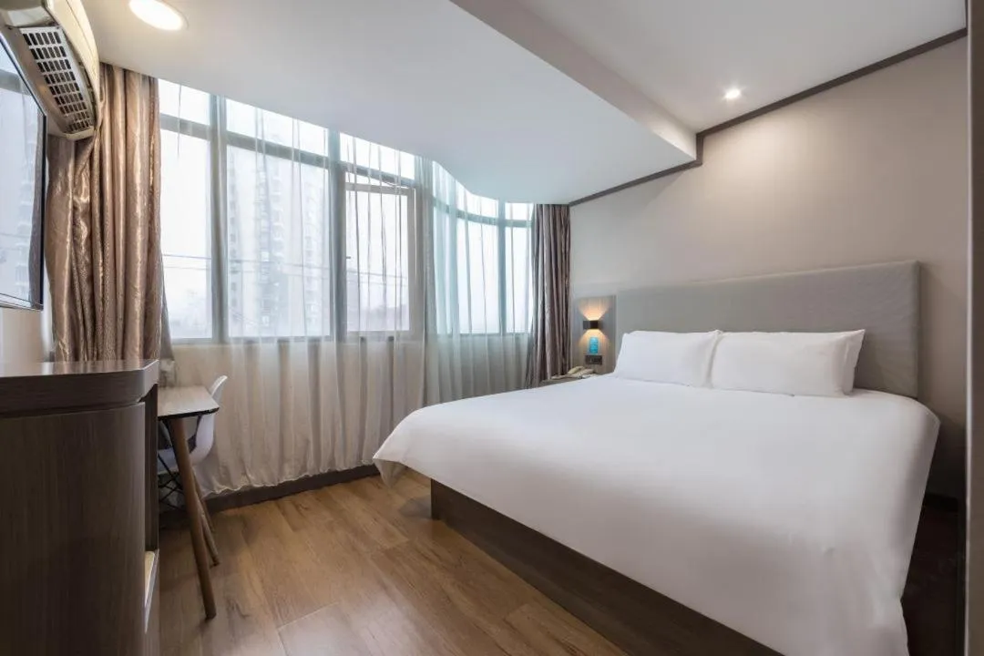 Photo of the whole room, Bed in Hanting Hotel Shanghai Jing'an Temple Xikang Road