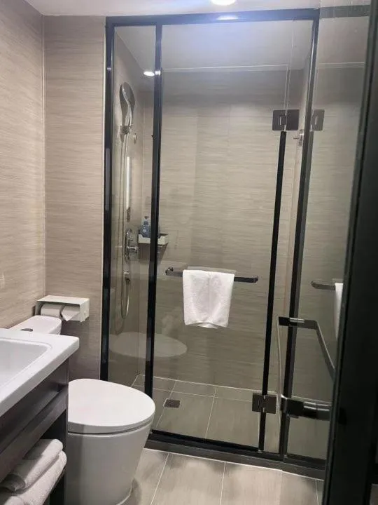 Toilet in Hanting Hotel Shanghai Jing'an Temple Xikang Road