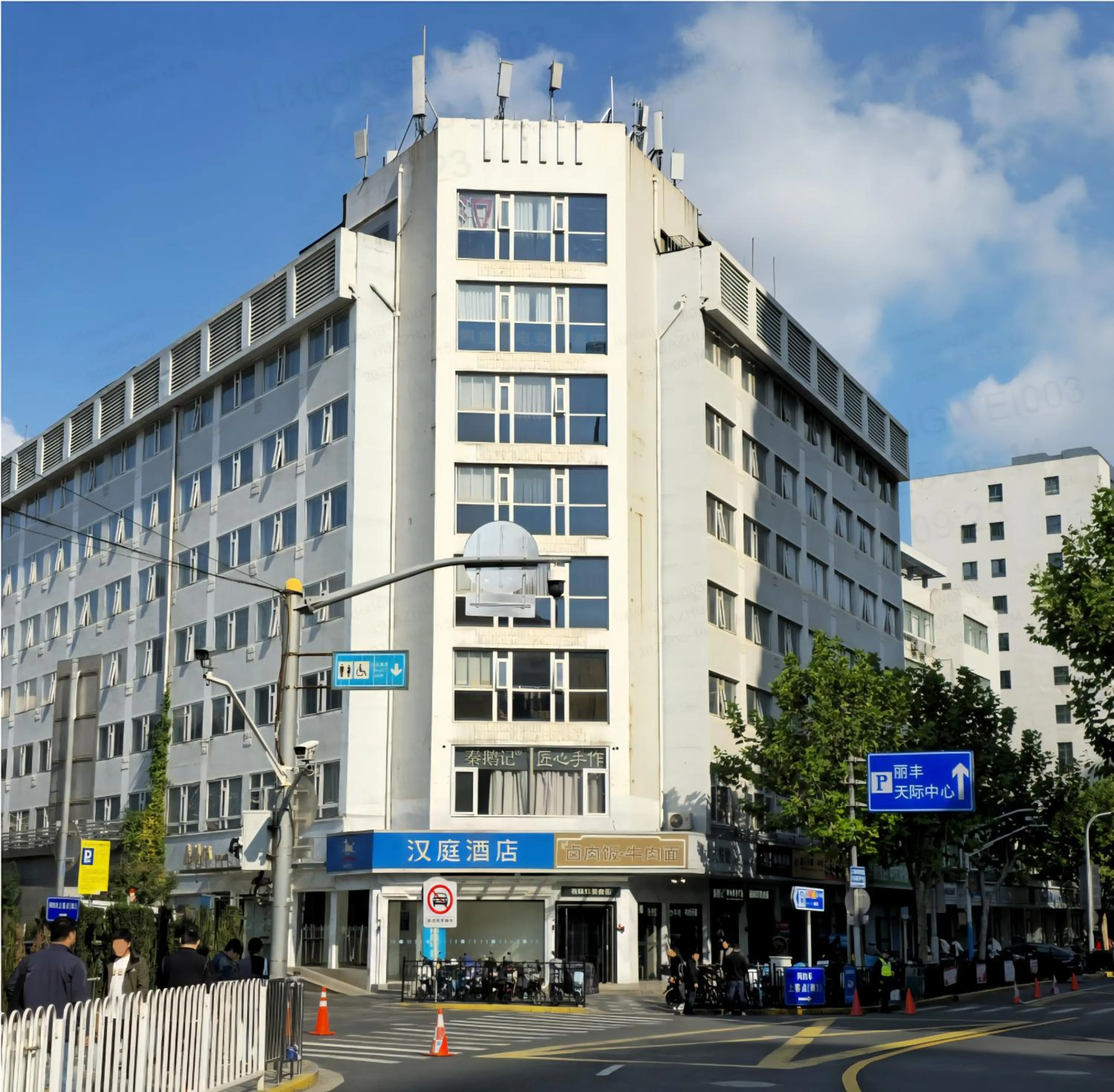Property building in Hanting Hotel Shanghai Railway Station