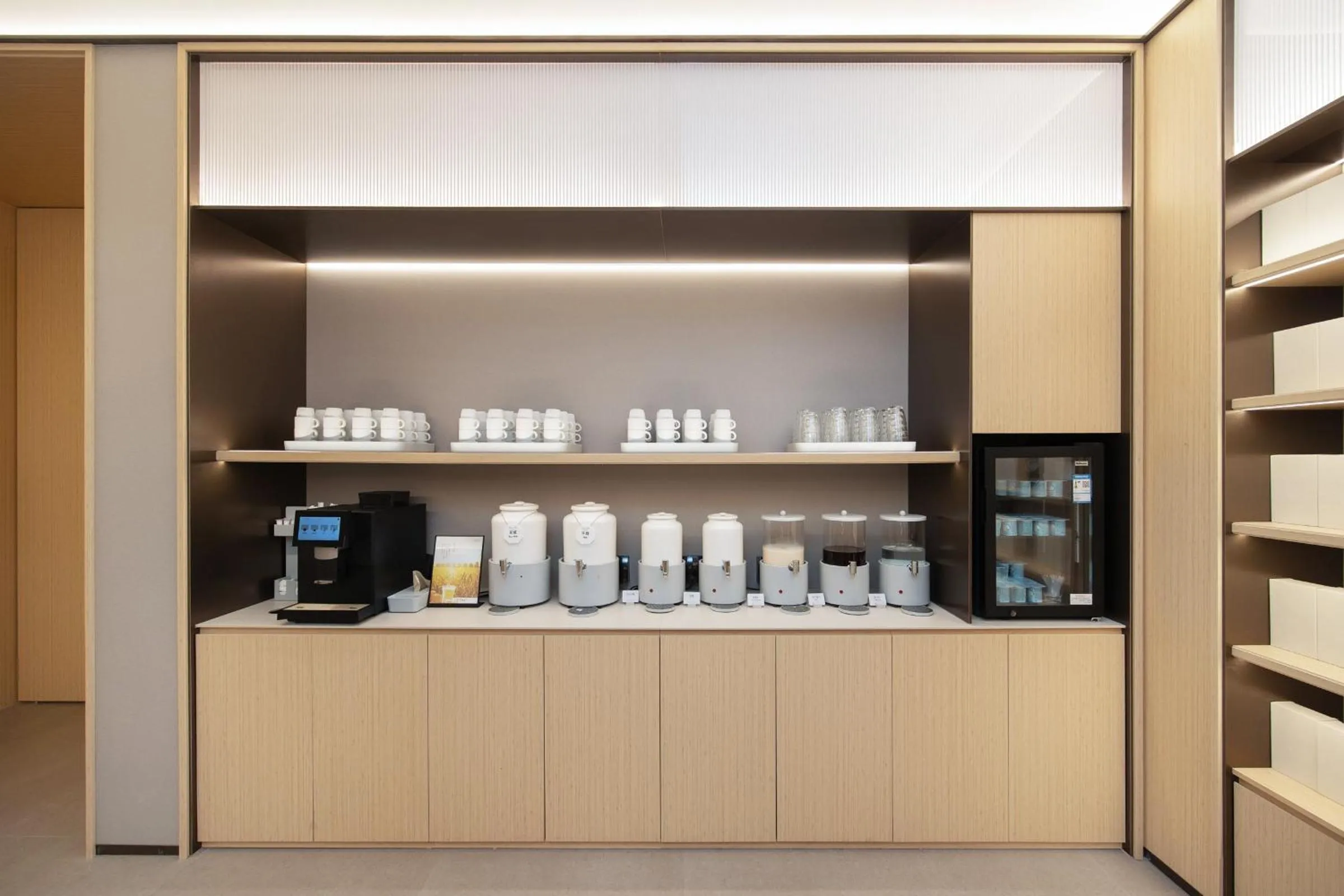 Restaurant/places to eat in JI Hotel Shanghai Caohejing