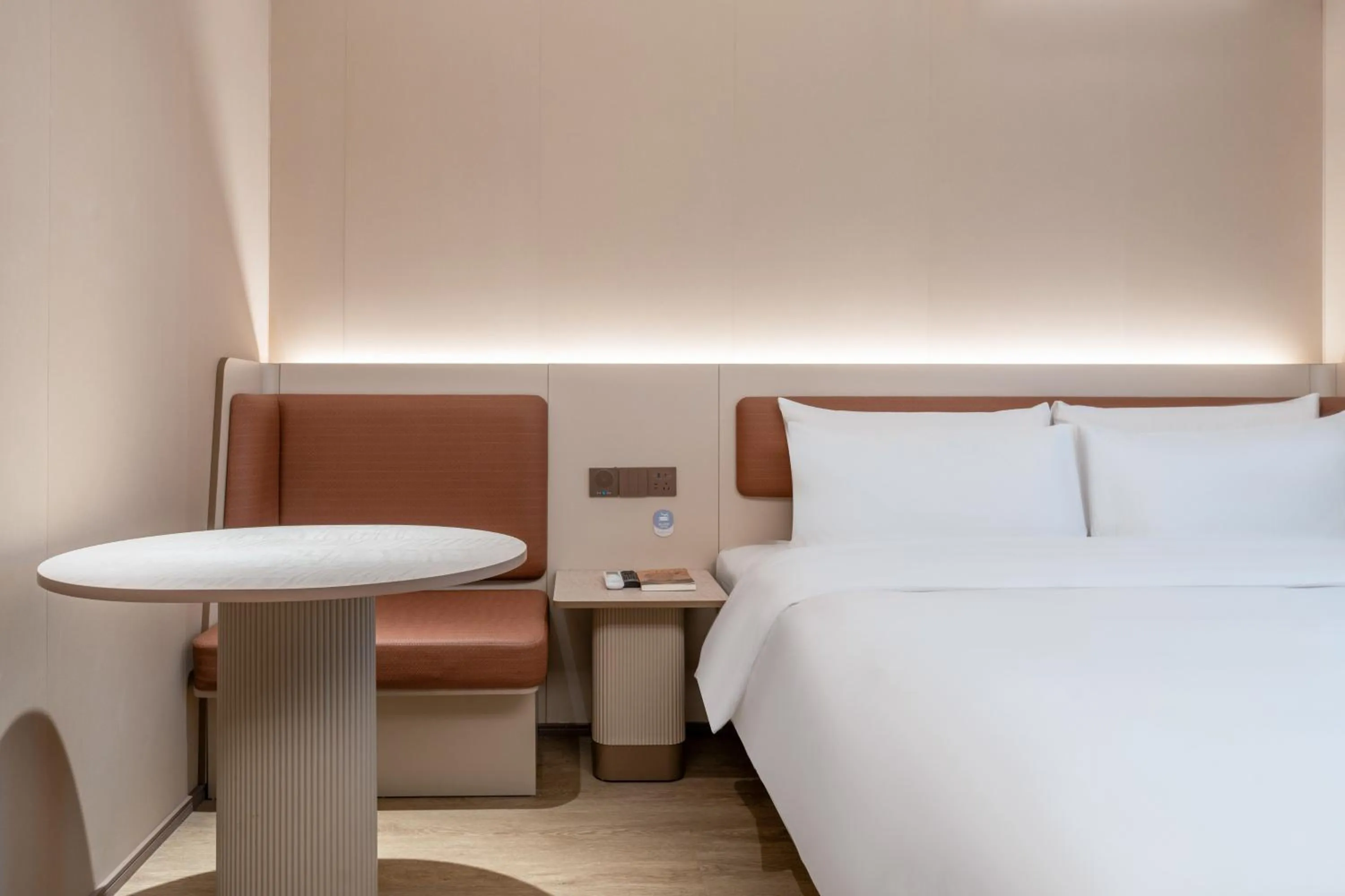 Photo of the whole room, Bed in Hanting Hotel Shanghai Meilong Wanhui International Plaza