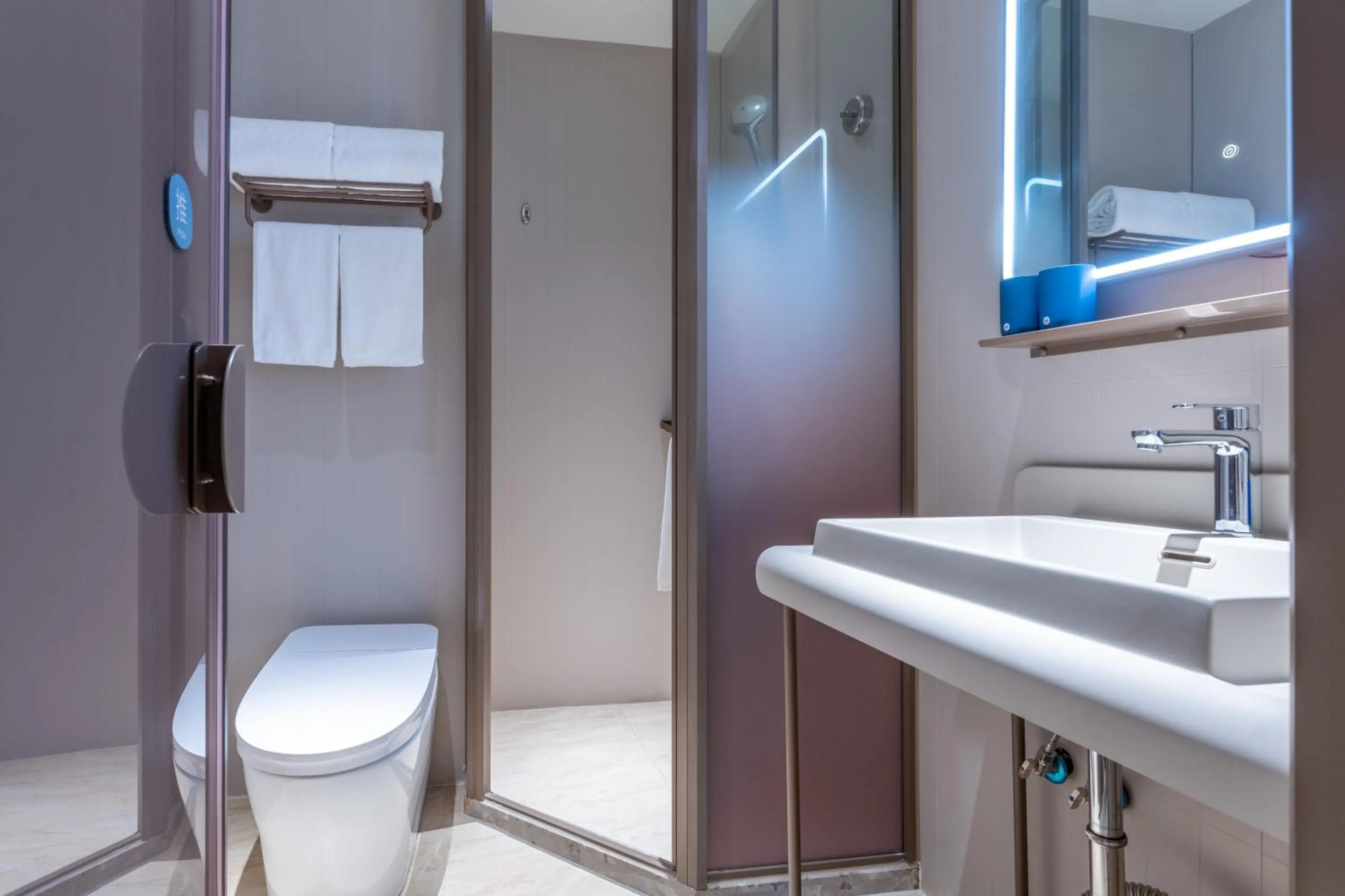 Shower in Hanting Hotel Shanghai Meilong Wanhui International Plaza