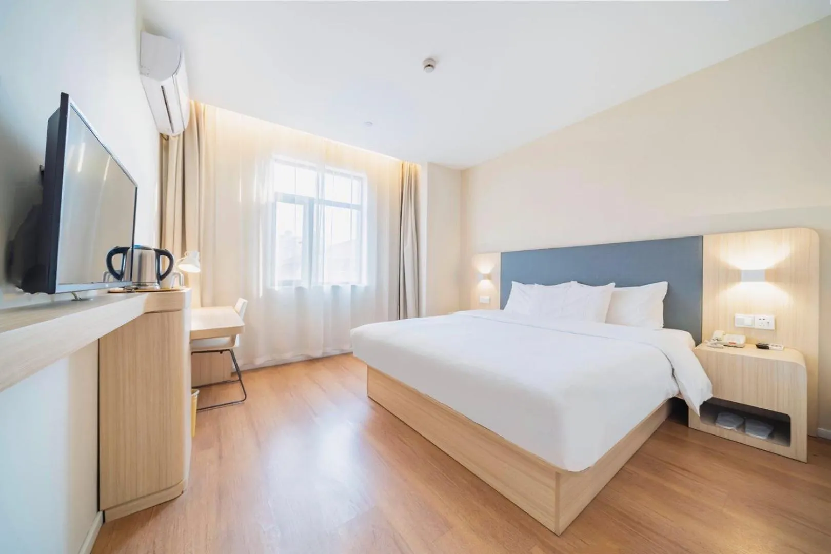 Bed in Hanting Hotel Shanghai Wujing East China Normal University