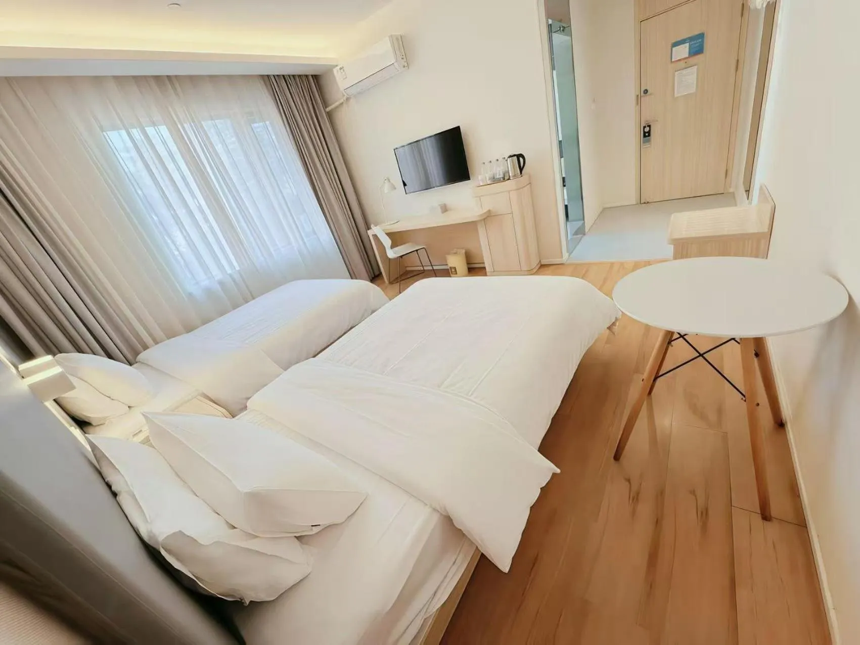 Photo of the whole room, Bed in Hanting Hotel Shanghai Wujing Pedestrian Street