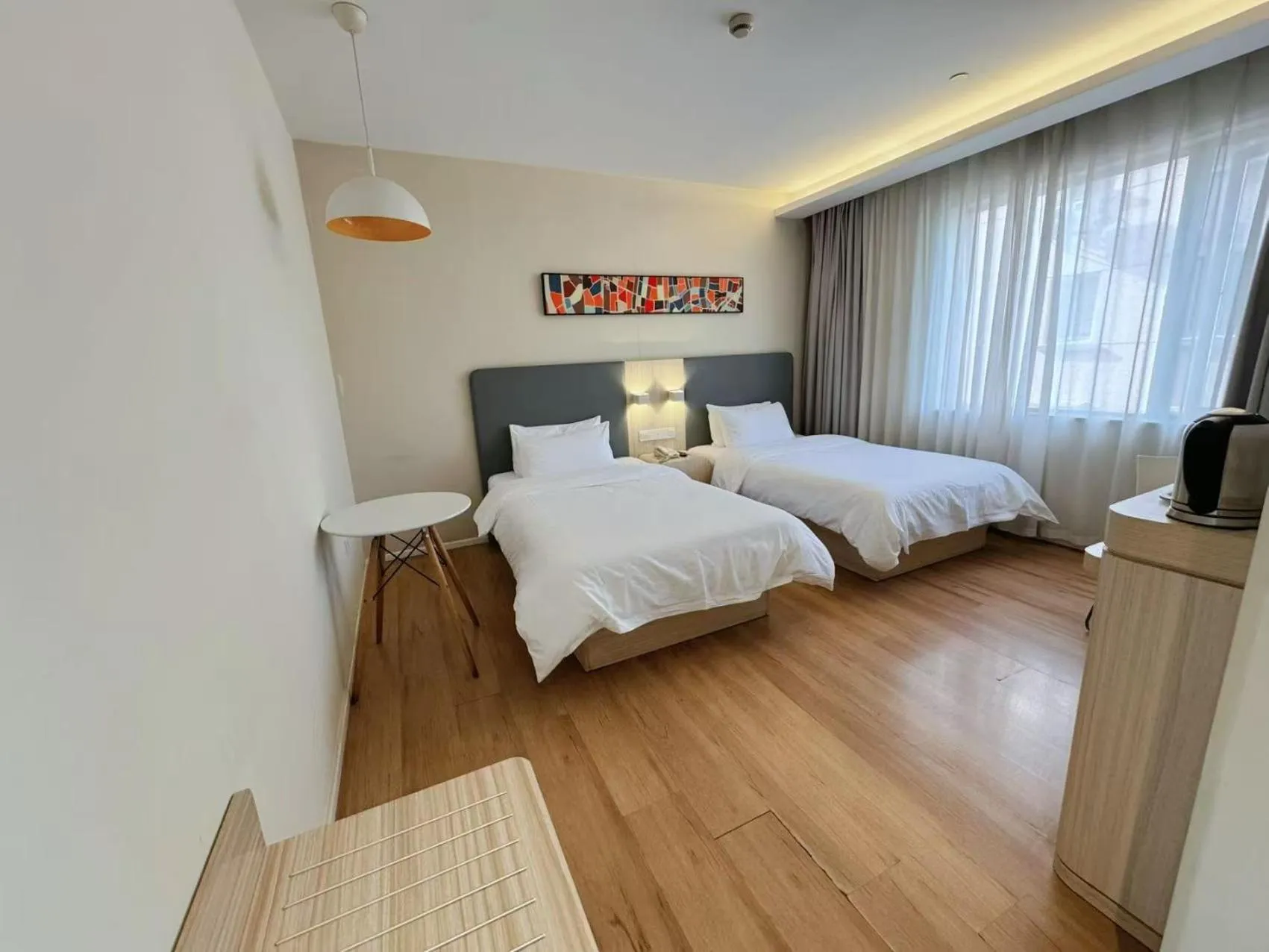 Photo of the whole room, Bed in Hanting Hotel Shanghai Wujing Pedestrian Street