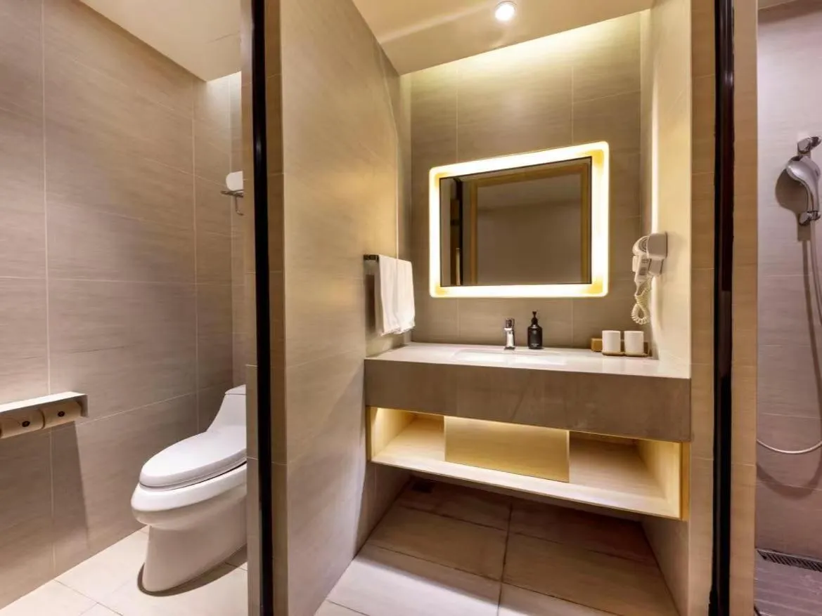 Toilet in JI Hotel Shanghai Wujing East China Normal University