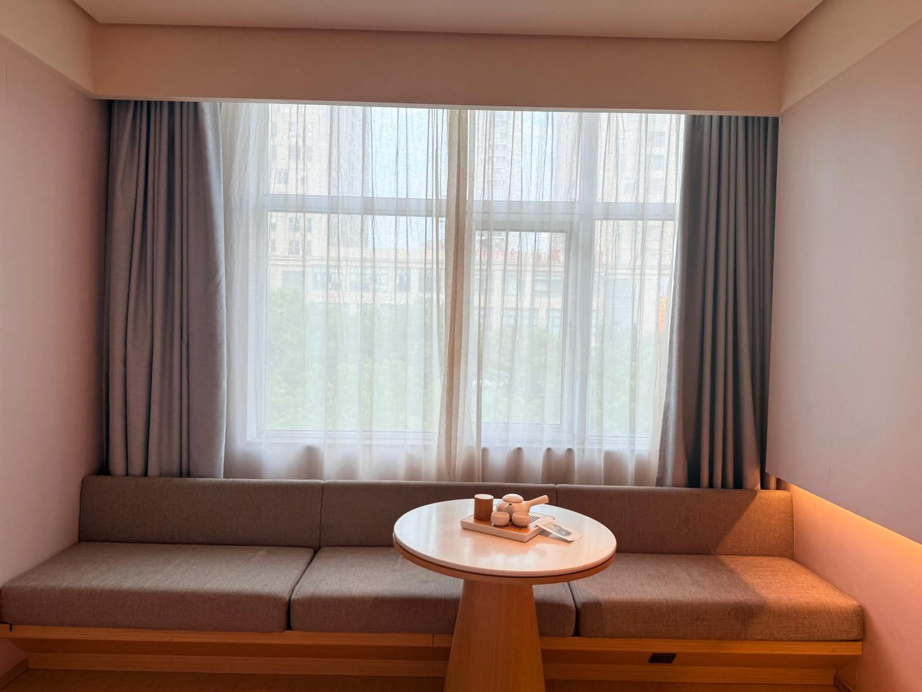 Seating area in JI Hotel Shanghai Wujiaochang Huangxing Road