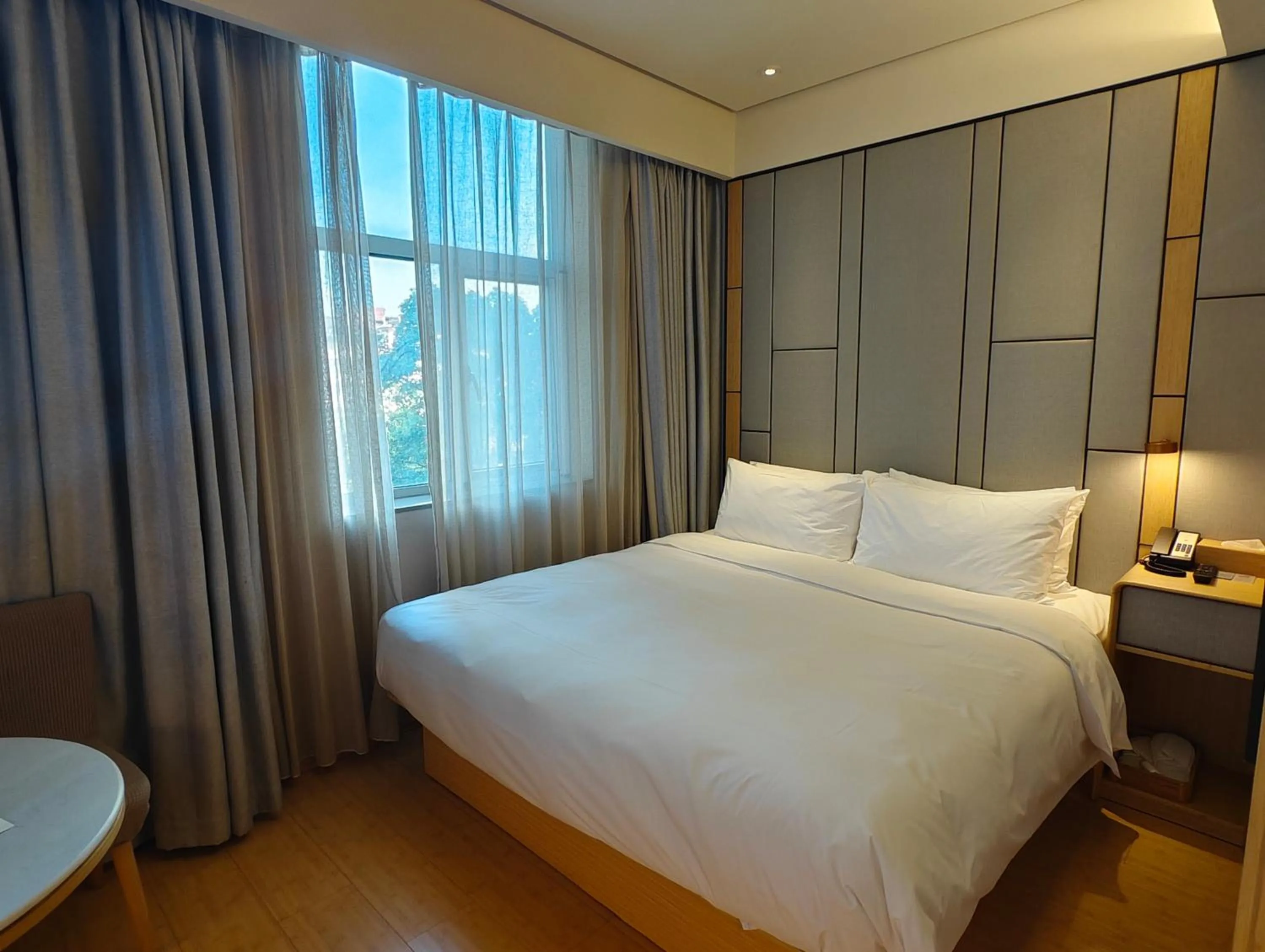 Photo of the whole room, Bed in JI Hotel Shanghai Wujiaochang Huangxing Road