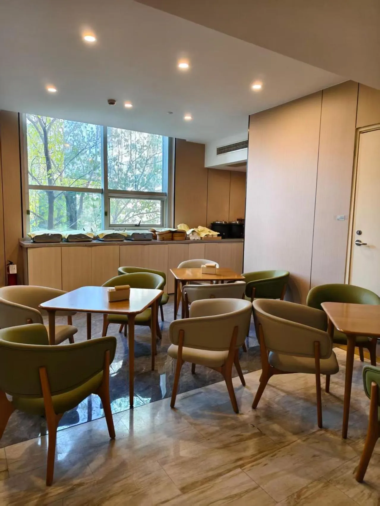 Restaurant/places to eat in JI Hotel Shanghai Wujiaochang Huangxing Road