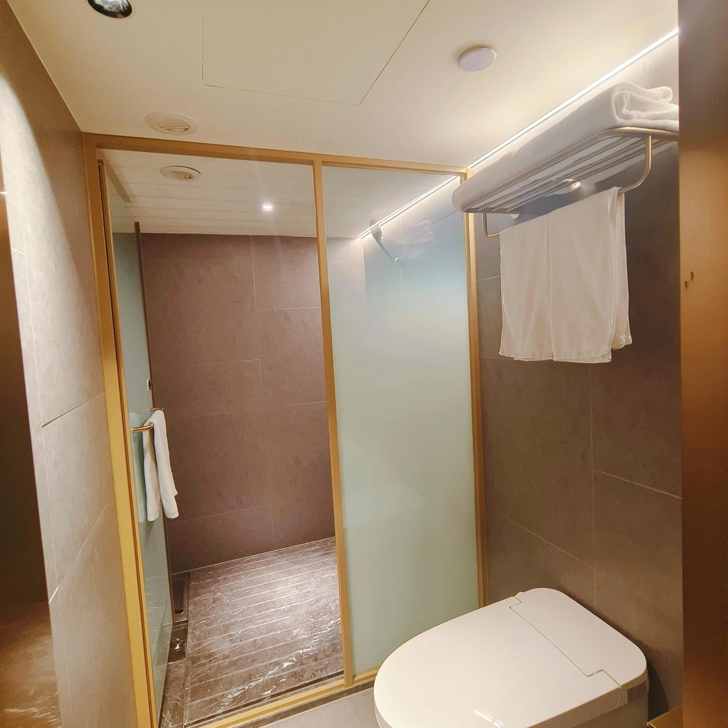 Toilet in Starway Hotel Shanghai Wujiaochang Changhai Hospital