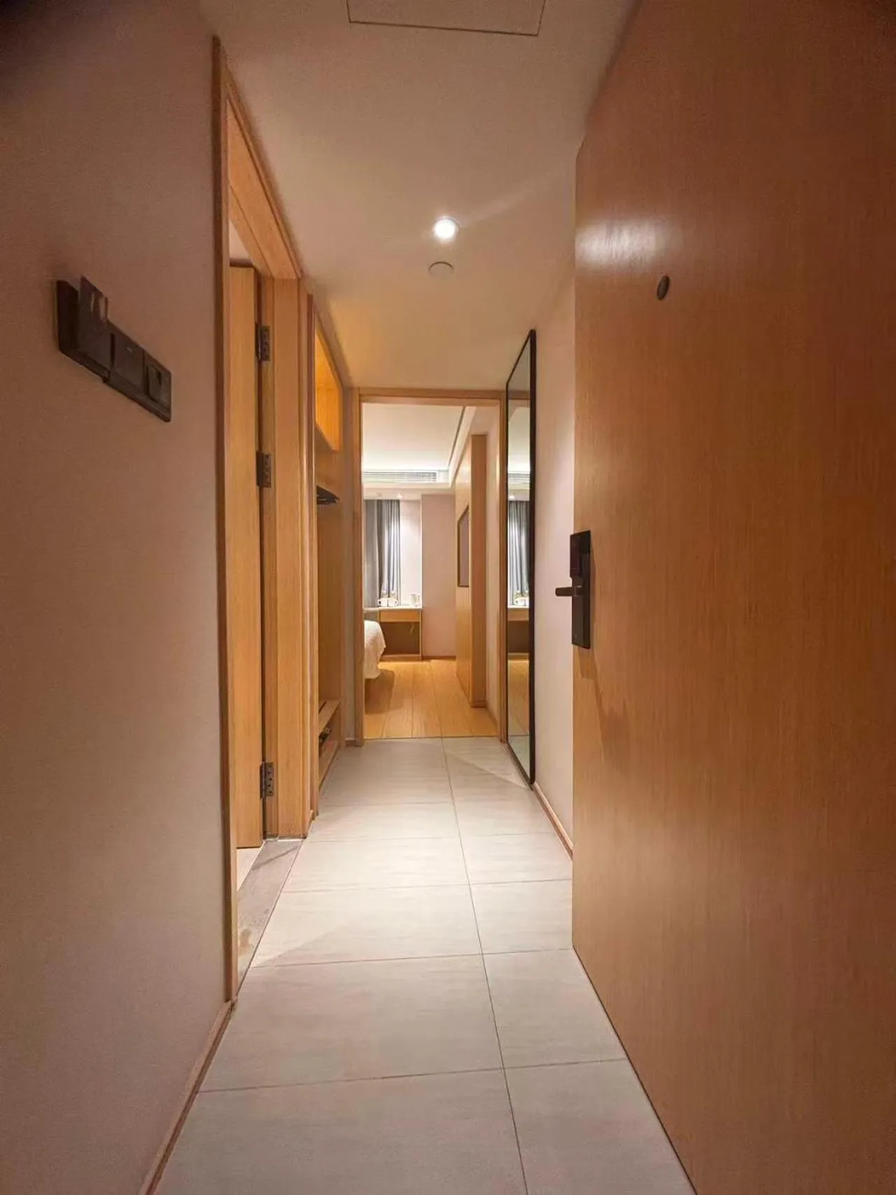 wardrobe in JI Hotel Shanghai Hongqiao Airport Qixin Road