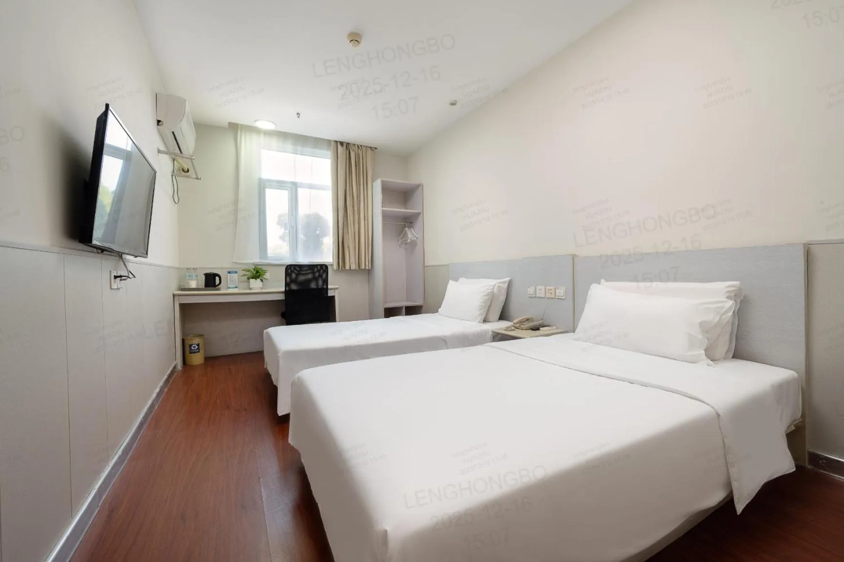 Bed in Hanting Hotel Shanghai Pudong Airport