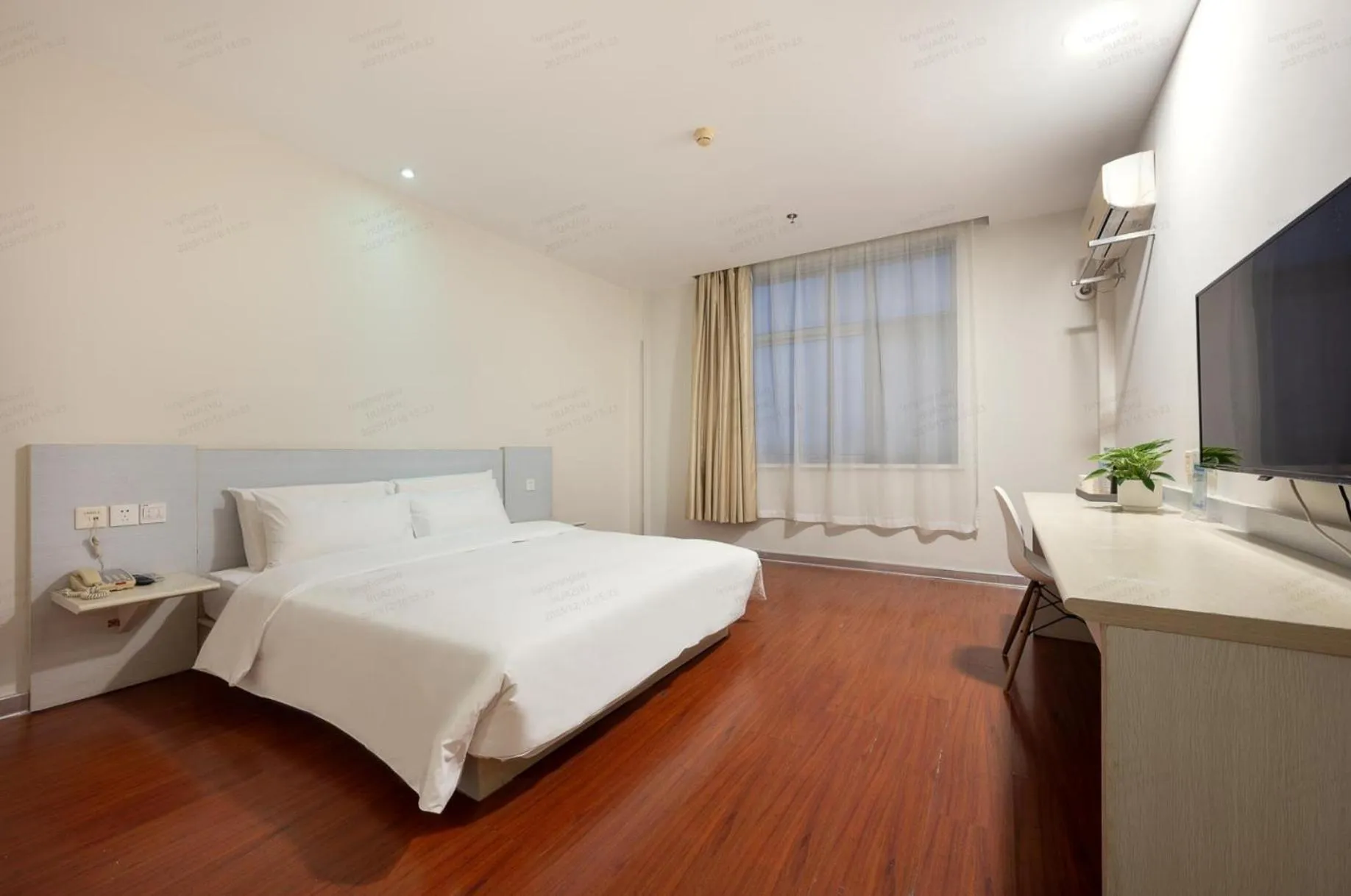 Bed in Hanting Hotel Shanghai Pudong Airport