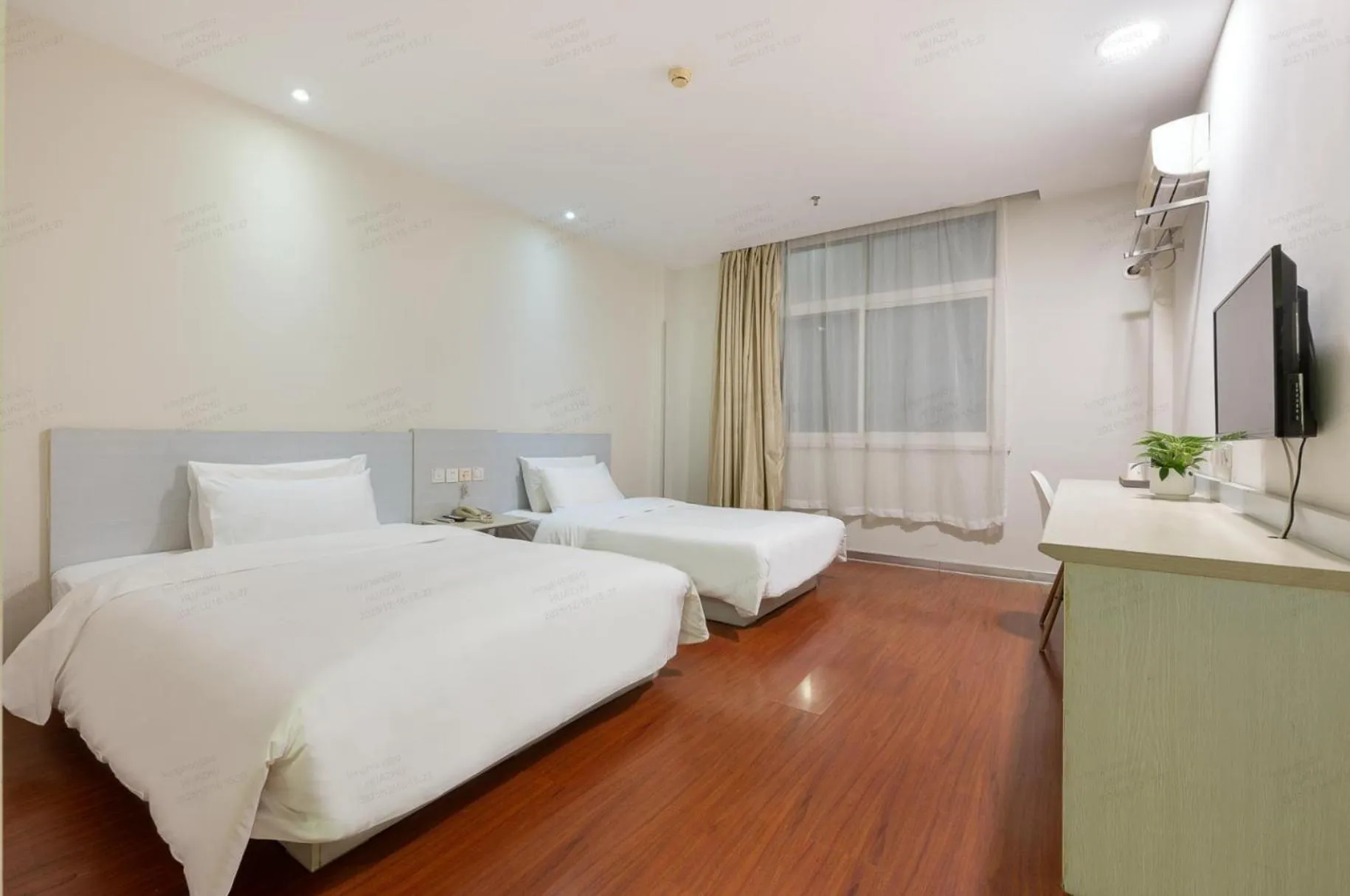 Bed in Hanting Hotel Shanghai Pudong Airport