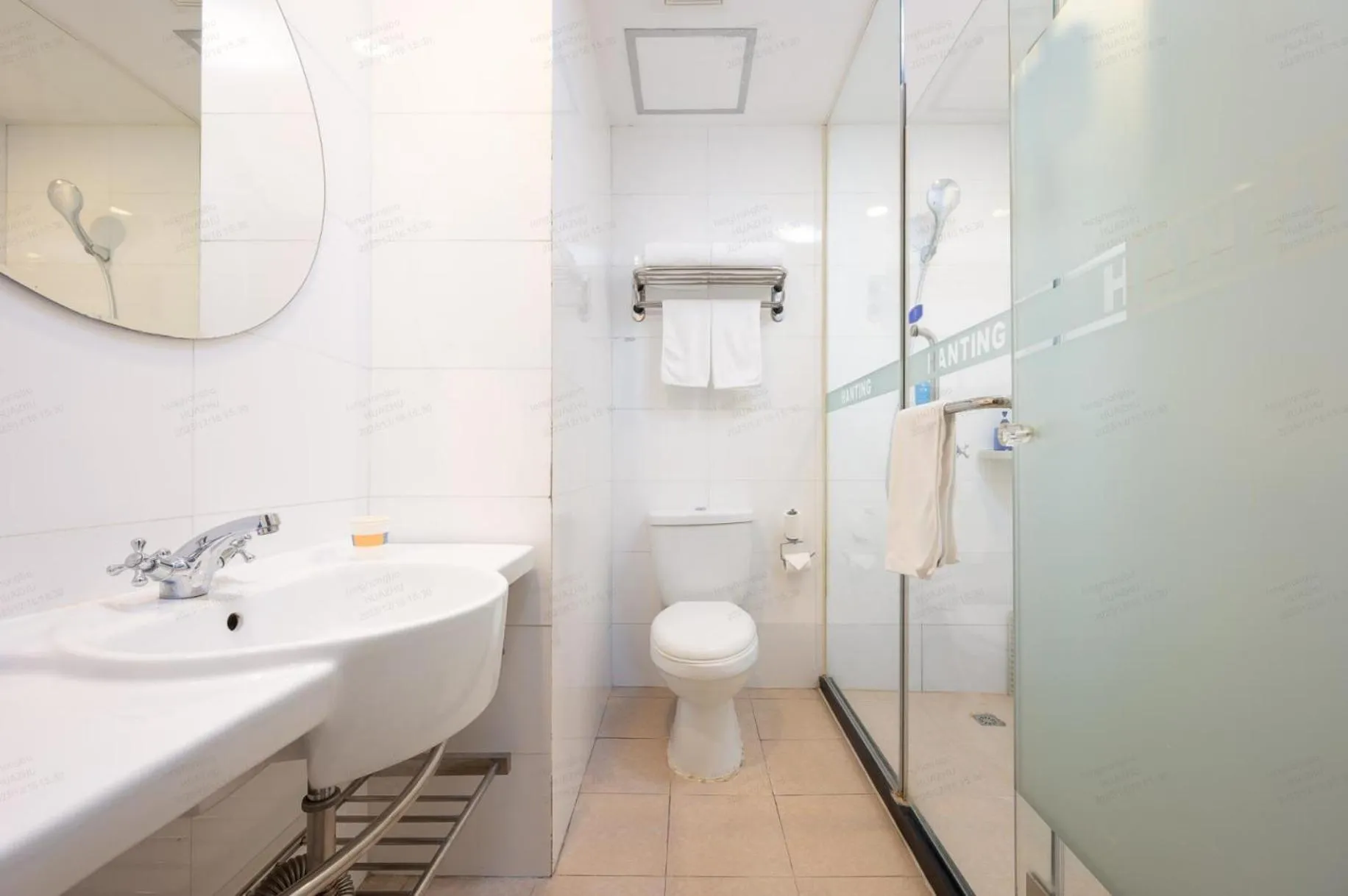 Shower in Hanting Hotel Shanghai Pudong Airport