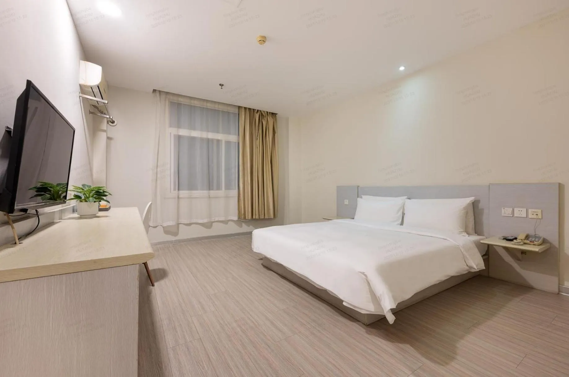 Bed in Hanting Hotel Shanghai Pudong Airport