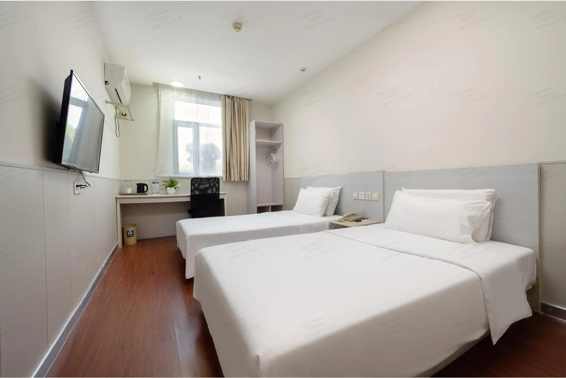 Bed in Hanting Hotel Shanghai Pudong Airport