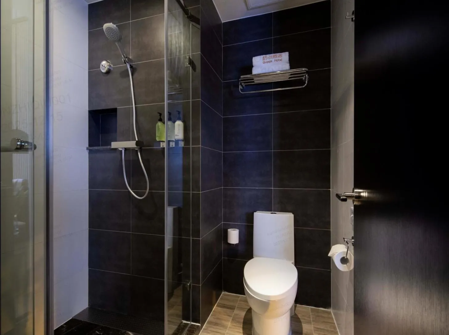 Shower in Orange Hotel Shanghai Chuansha International Tourism Resort