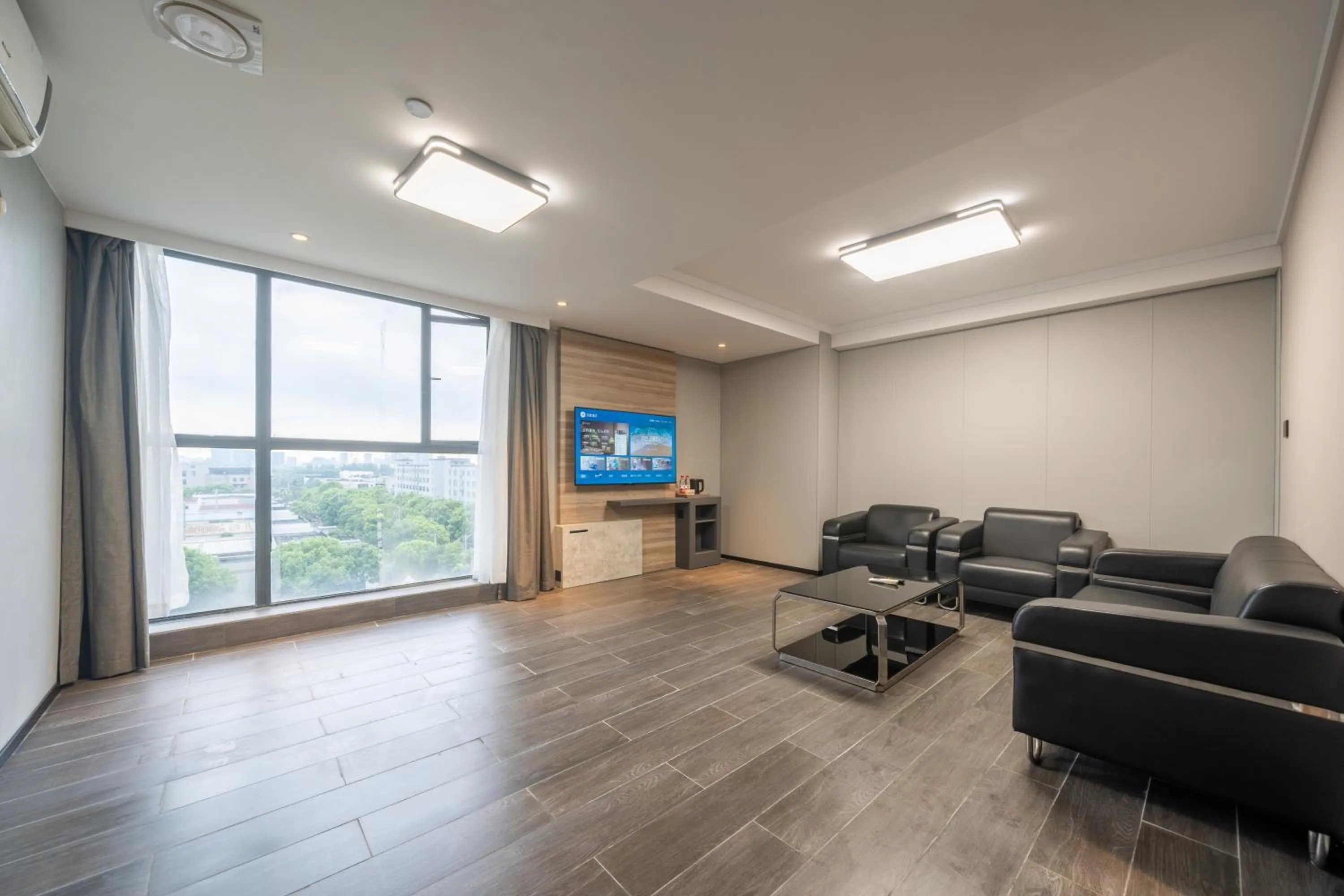 TV and multimedia in Hanting Hotel Shanghai Fengxian Nanqiao Industrial Park