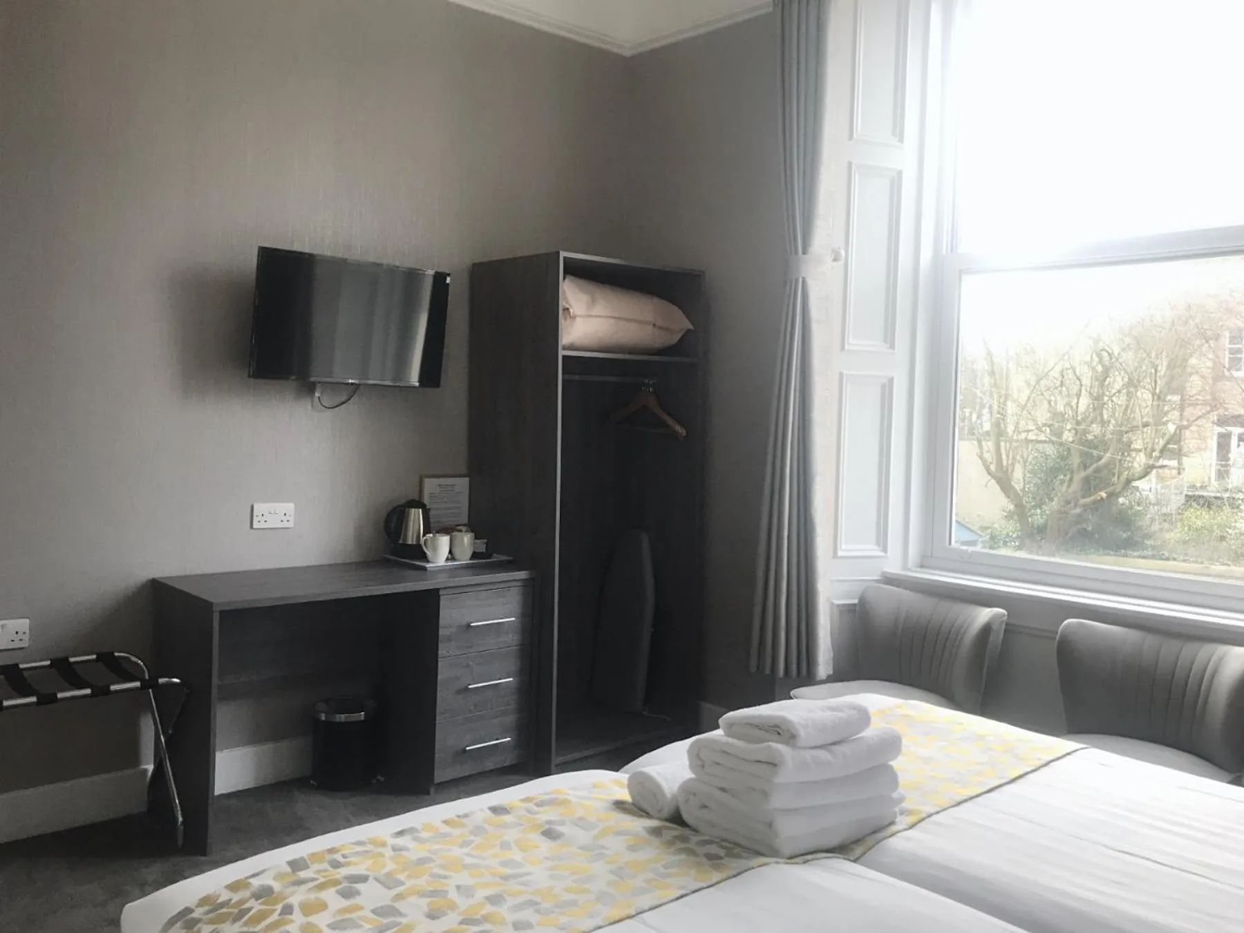 TV and multimedia, Bed in Arrandale Guest House