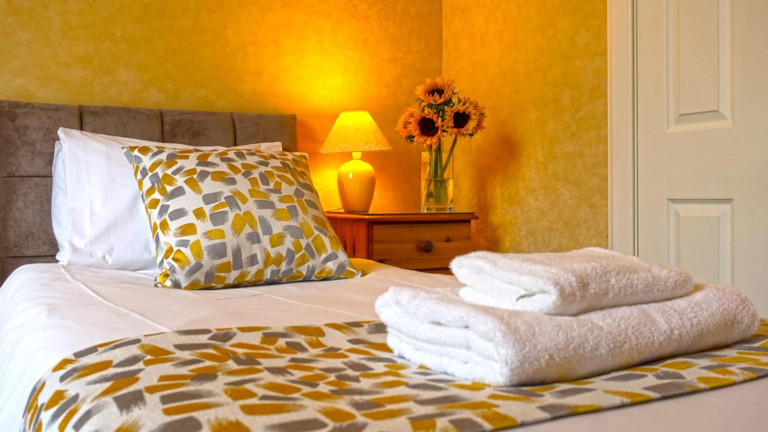 Bed in Arrandale Guest House