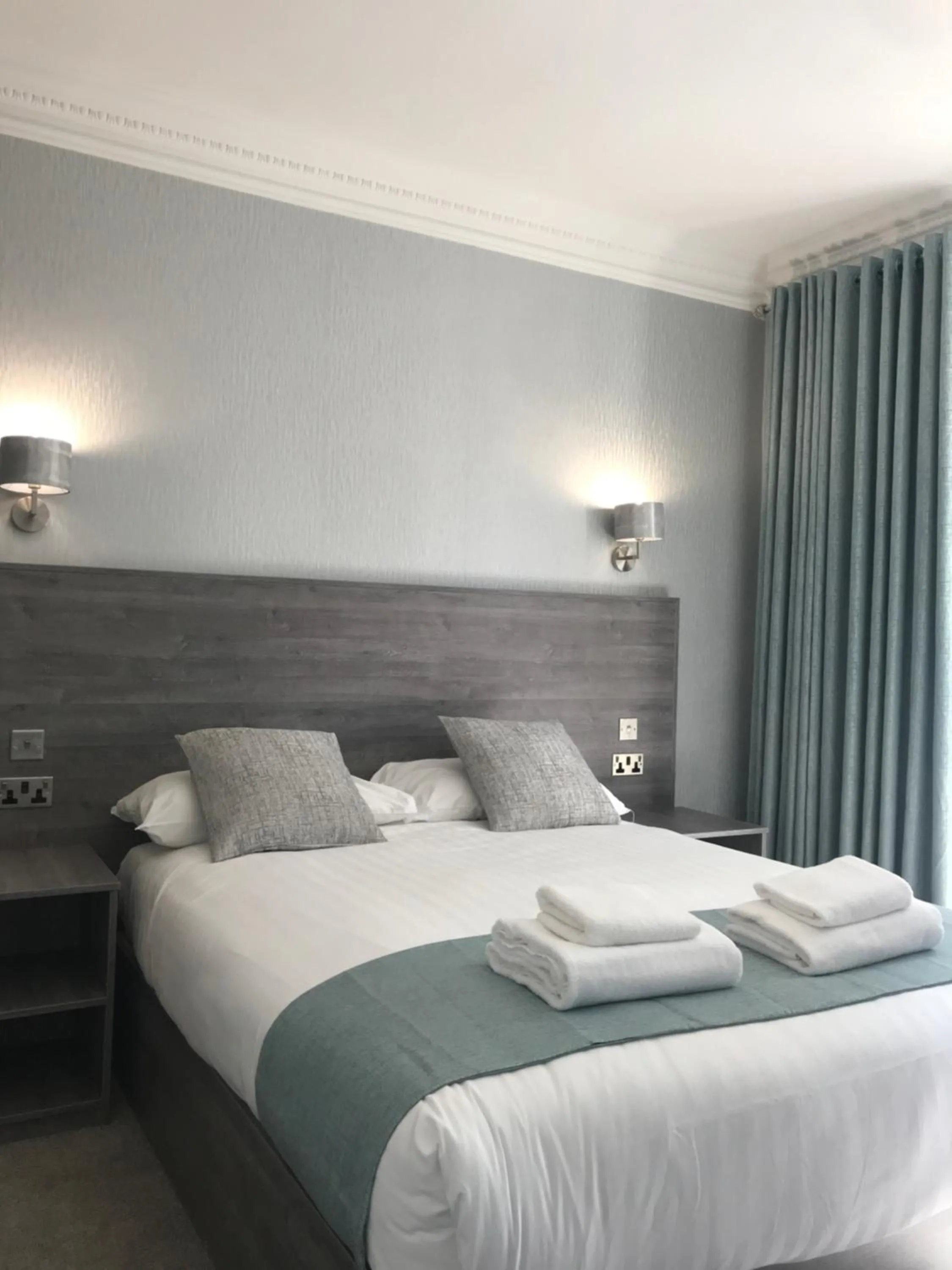 Bed in Arrandale Guest House