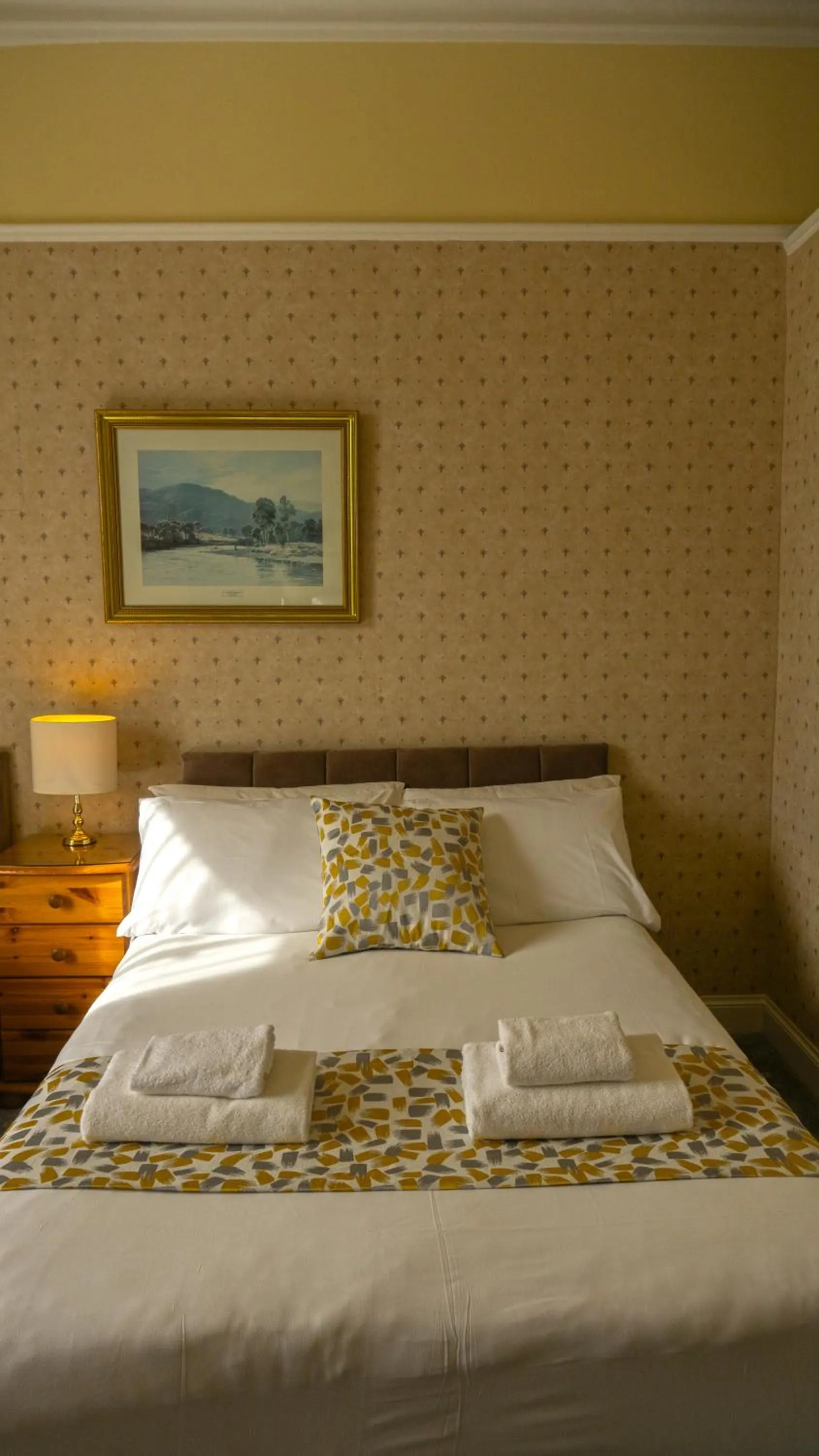 Bed in Arrandale Guest House