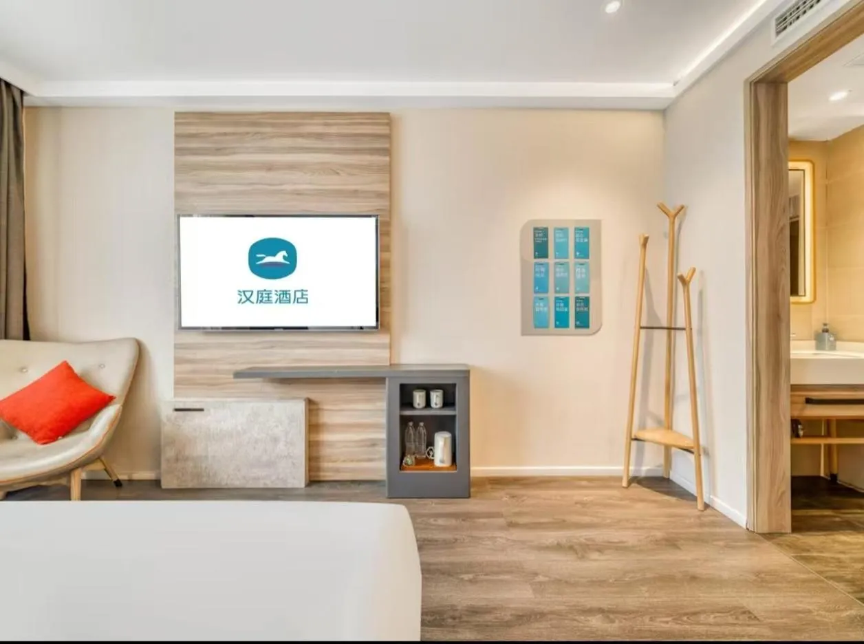 TV and multimedia in Hanting Premium Hotel Shanghai Fengxian Sports Center