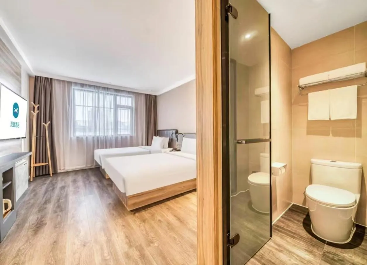 Photo of the whole room, Bed in Hanting Premium Hotel Shanghai Fengxian Sports Center