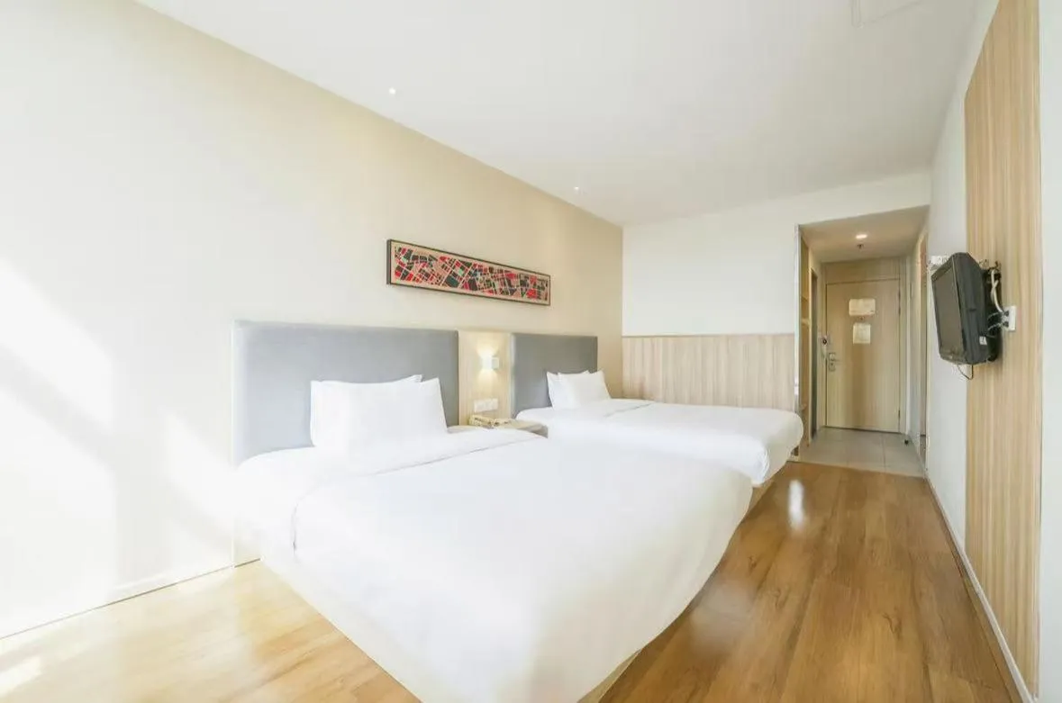 Bed in Hanting Hotel Shanghai Songjiang Sijing