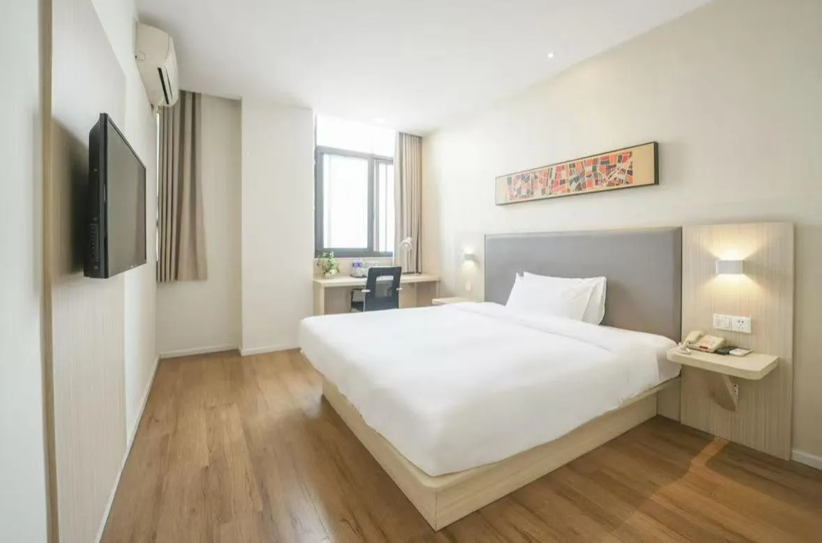 Bed in Hanting Hotel Shanghai Songjiang Sijing