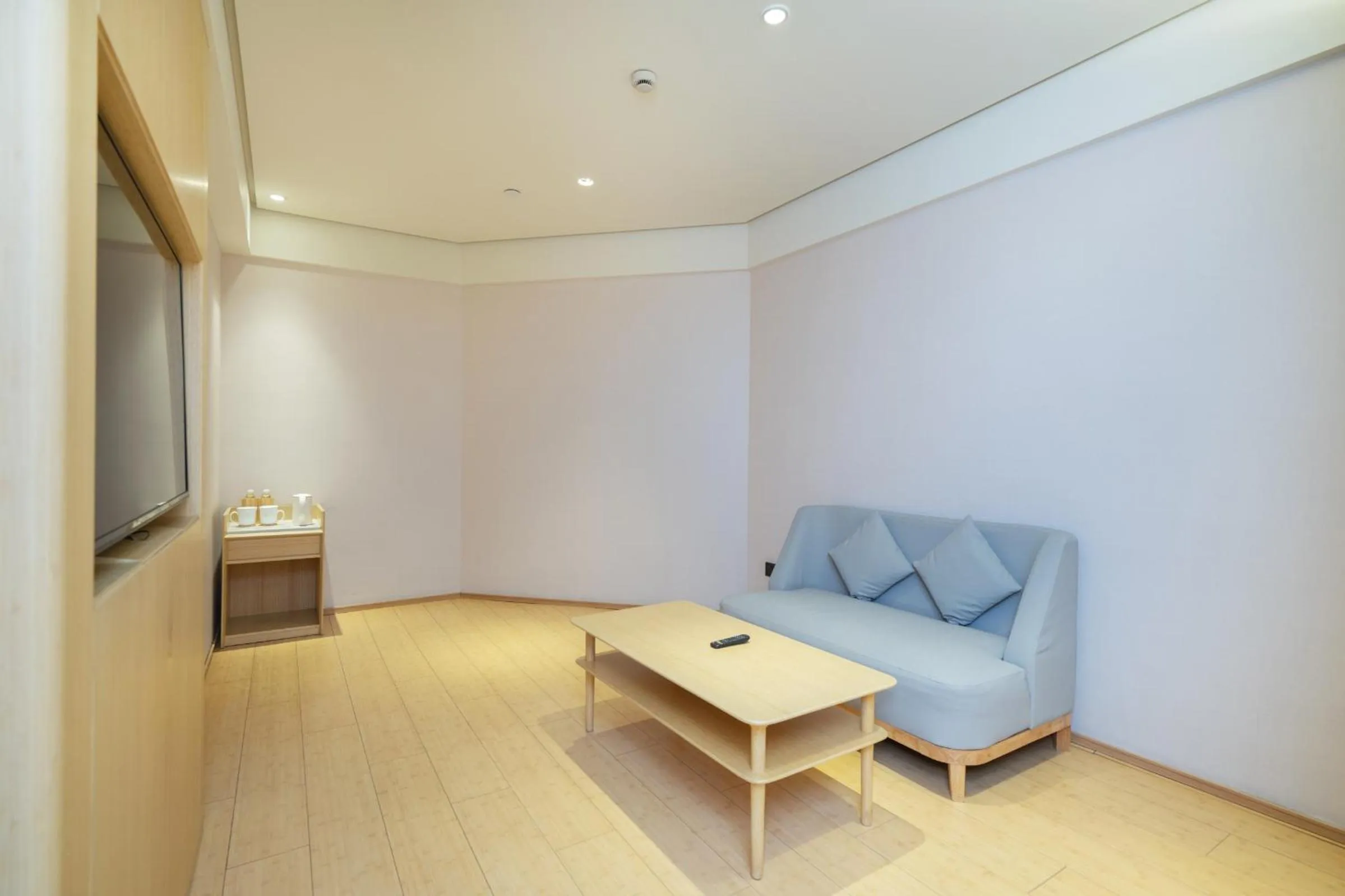 Seating area in JI Hotel Shanghai Jiuting Center