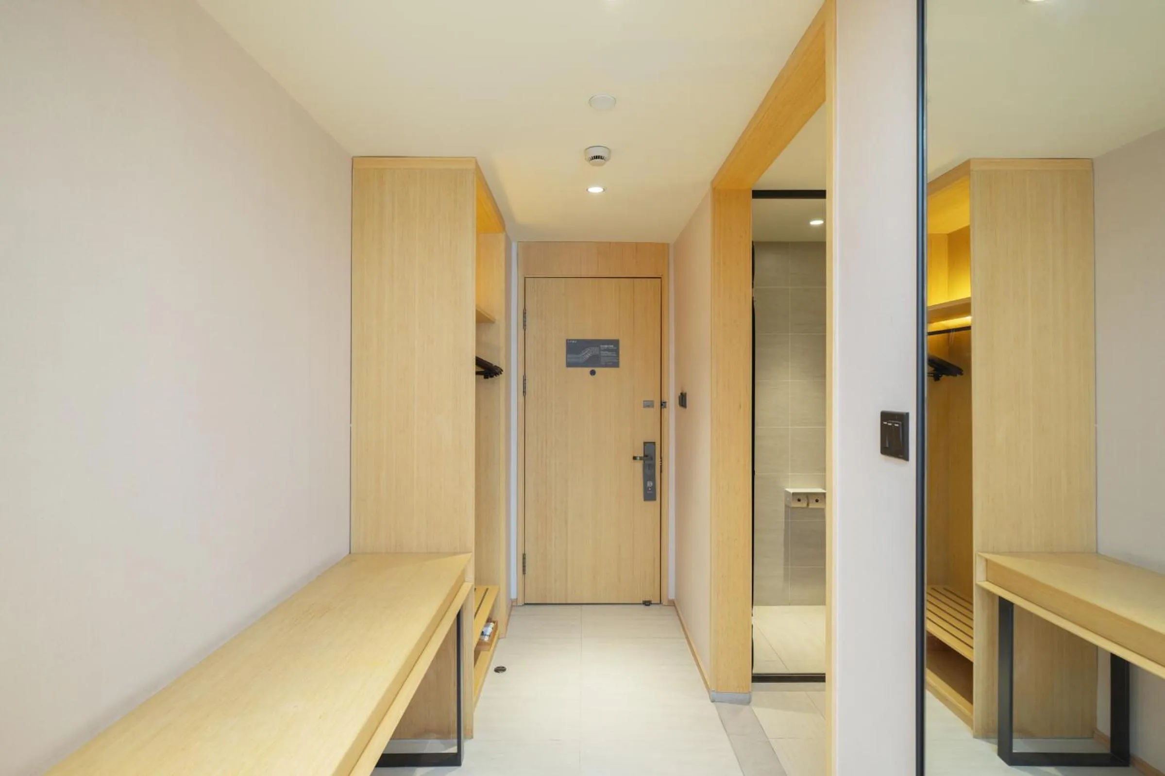 wardrobe in JI Hotel Shanghai Jiuting Center