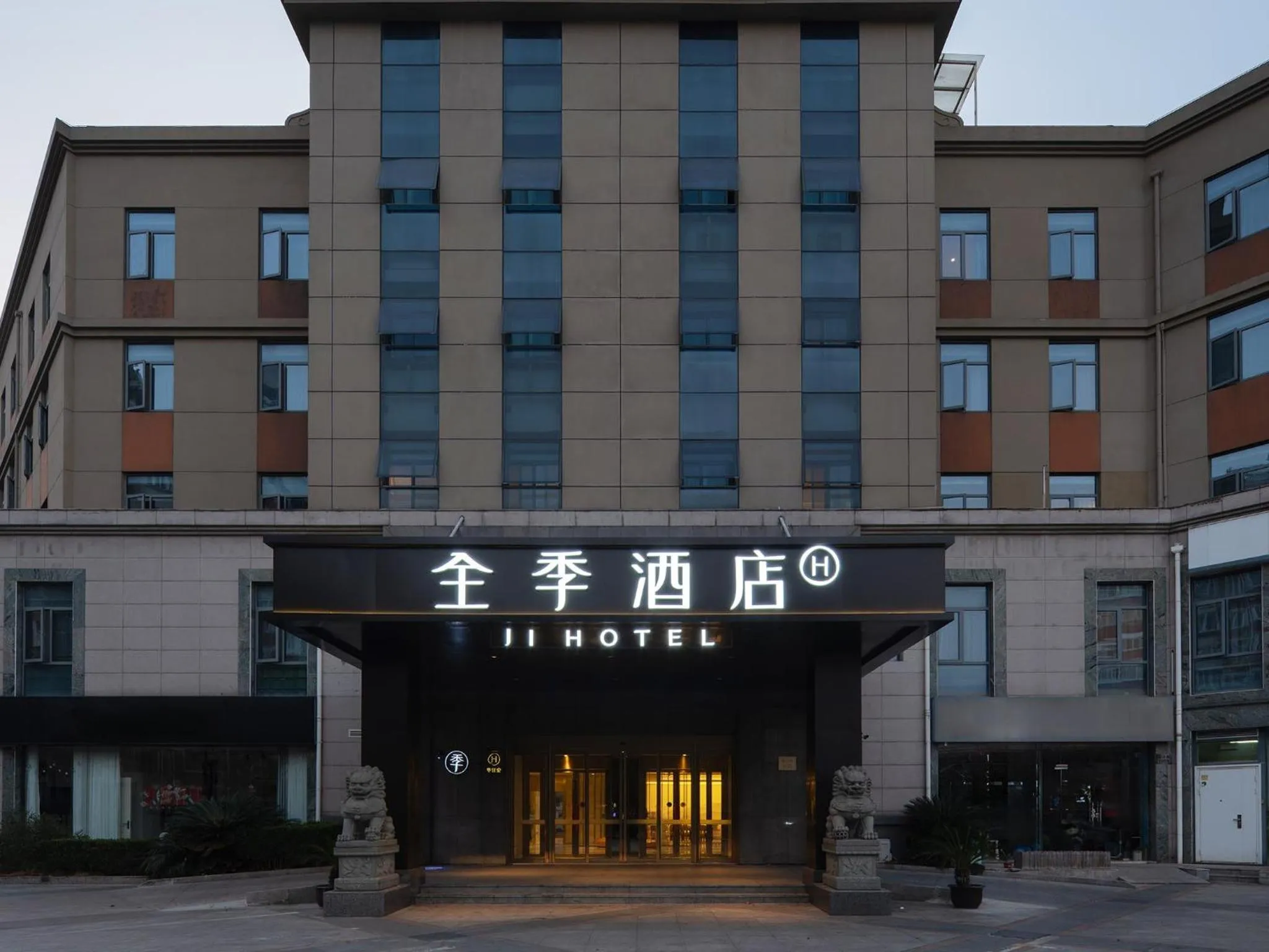 Property building in JI Hotel Shanghai Jiuting Center