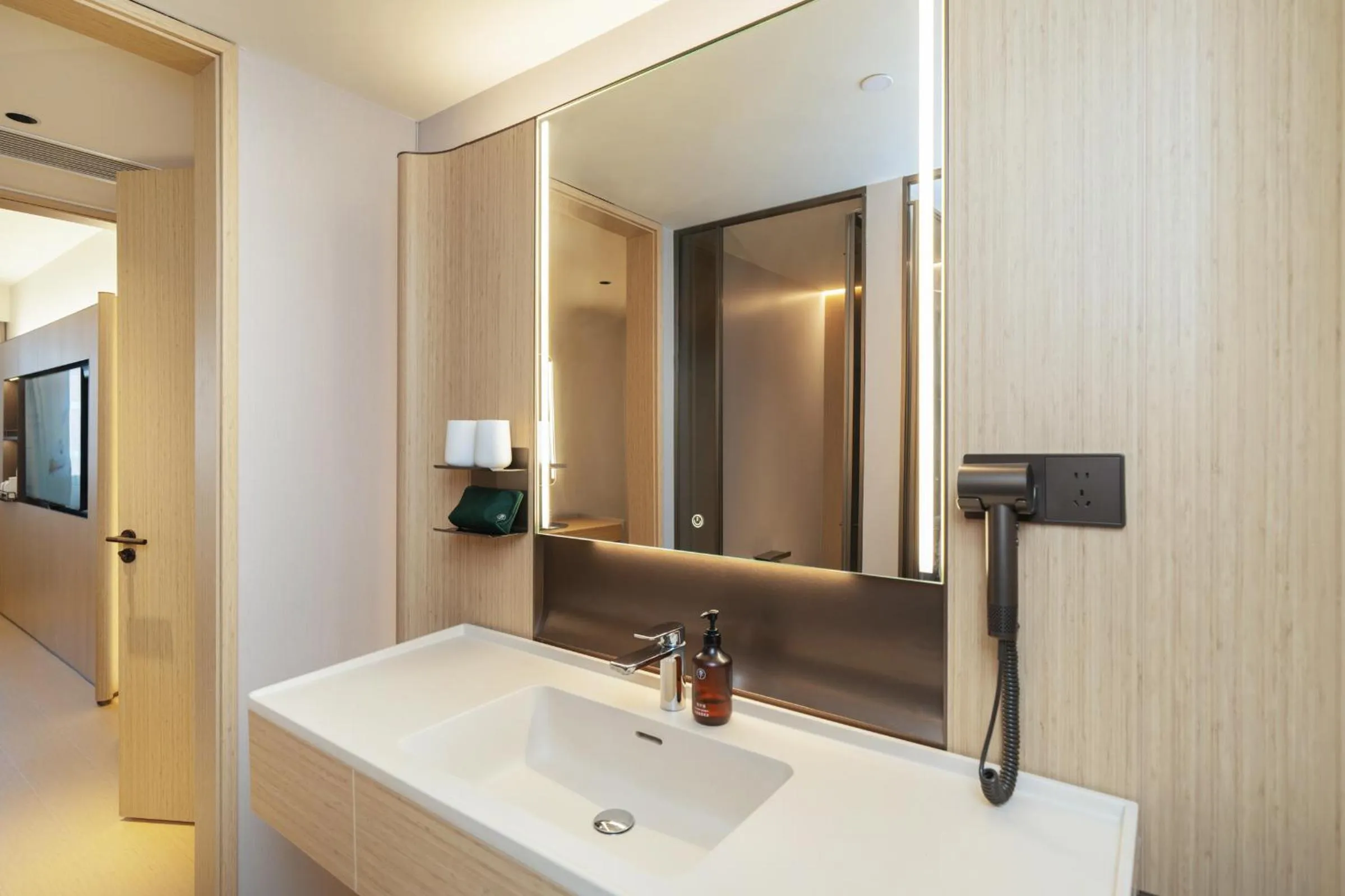 Shower in JI Hotel Shanghai Jiuting Center