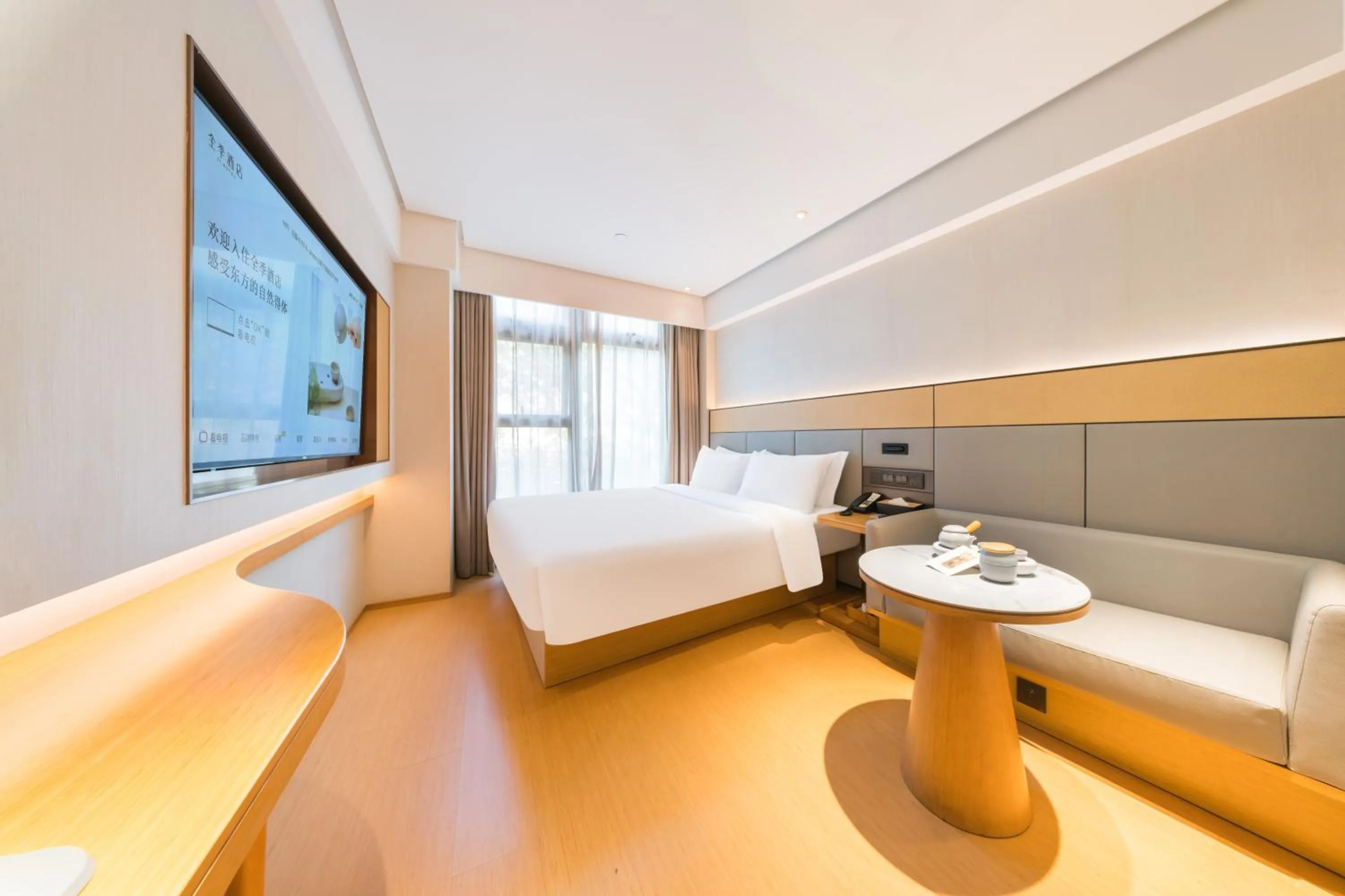 Photo of the whole room, Bed in JI Hotel Shanghai World Expo Sanlin Road