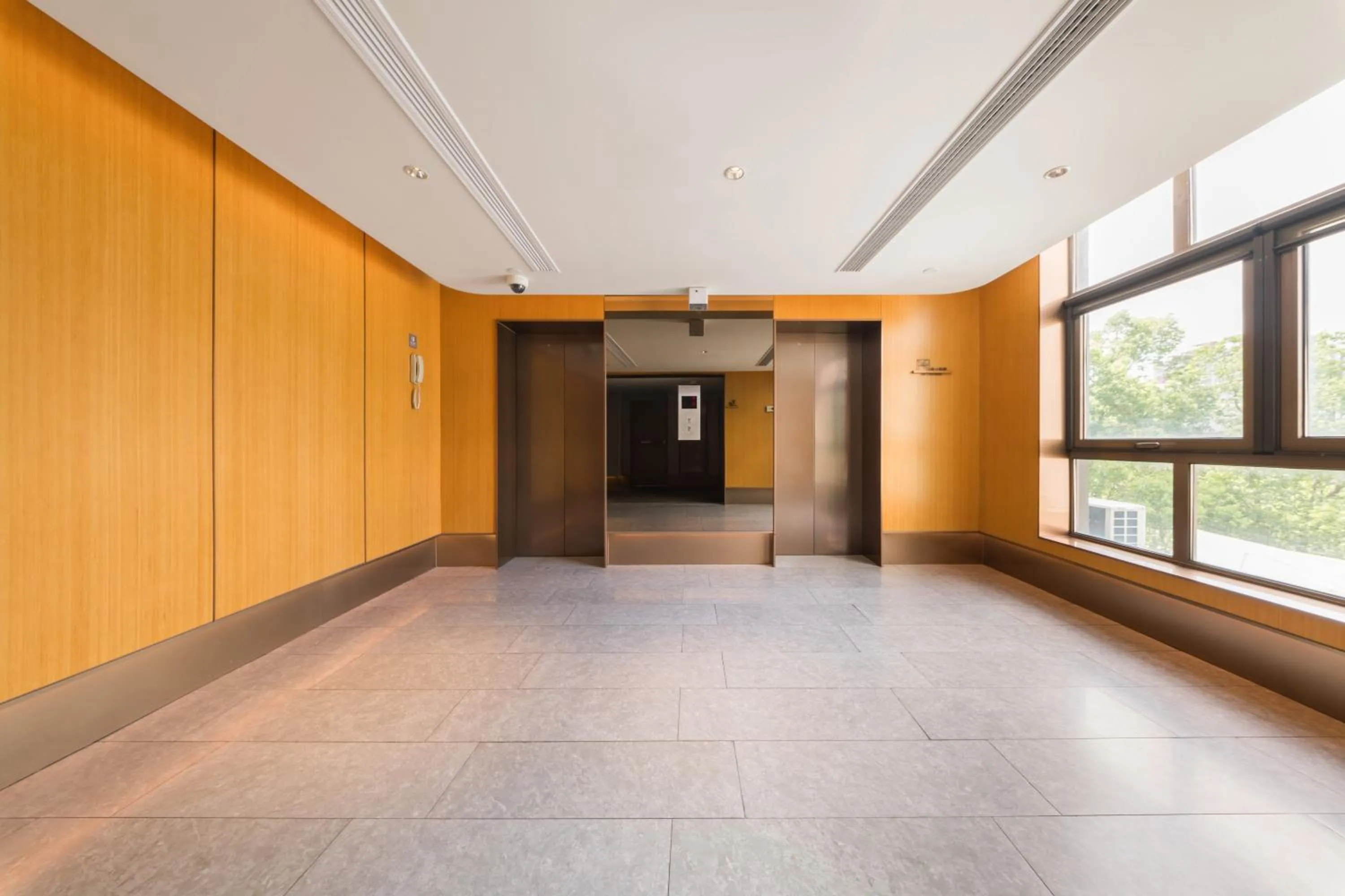 elevator in JI Hotel Shanghai World Expo Sanlin Road