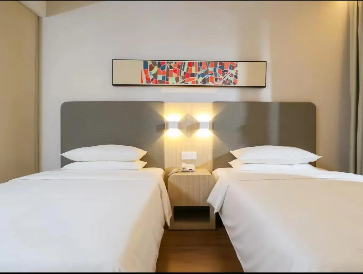 Bedroom, Bed in Hanting Hotel Nanjing Yangtze River Bridge North Subway Station