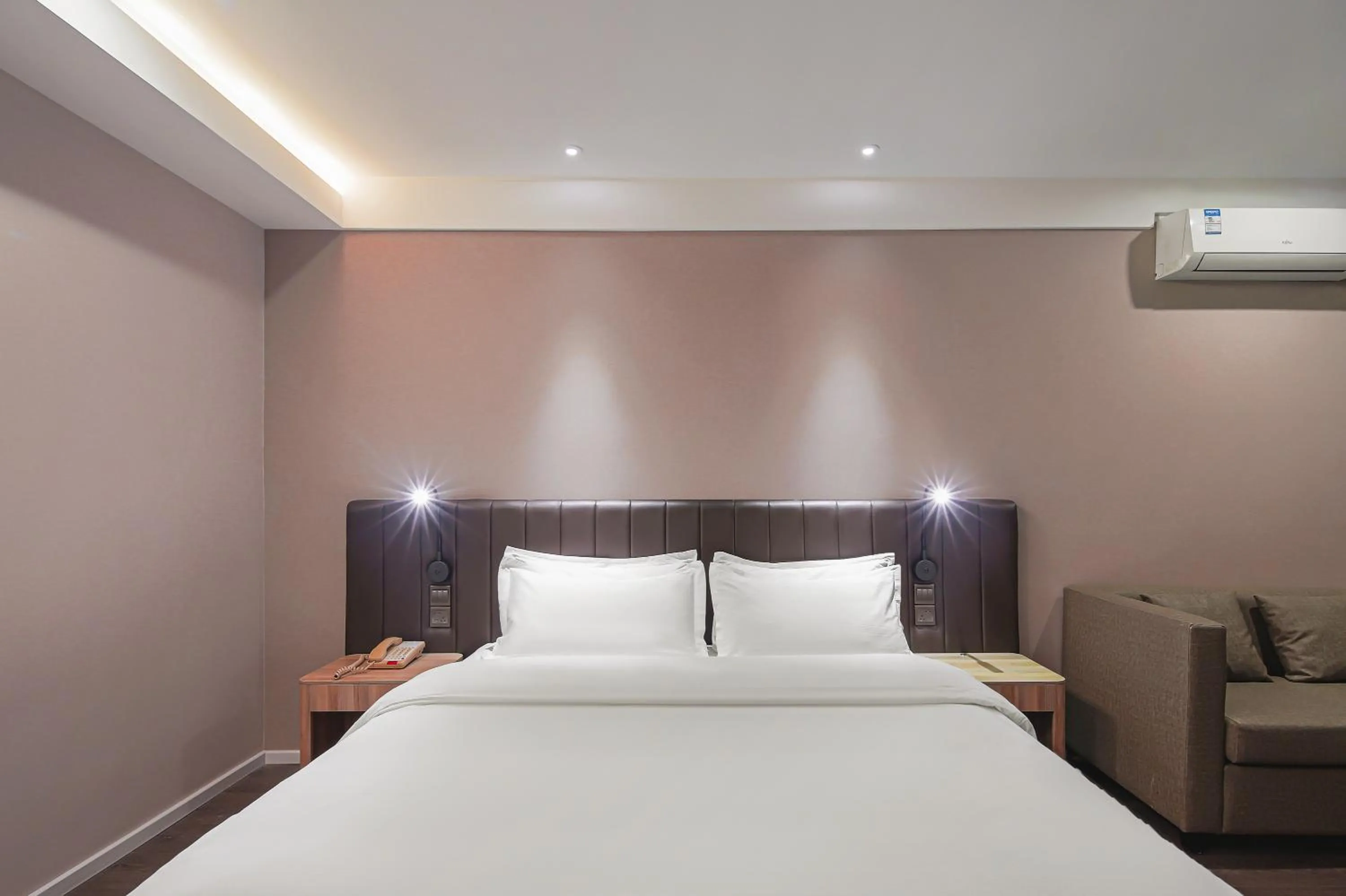 Photo of the whole room, Bed in Hanting Hotel Nanjing Xianhemen Zidong Commercial Street