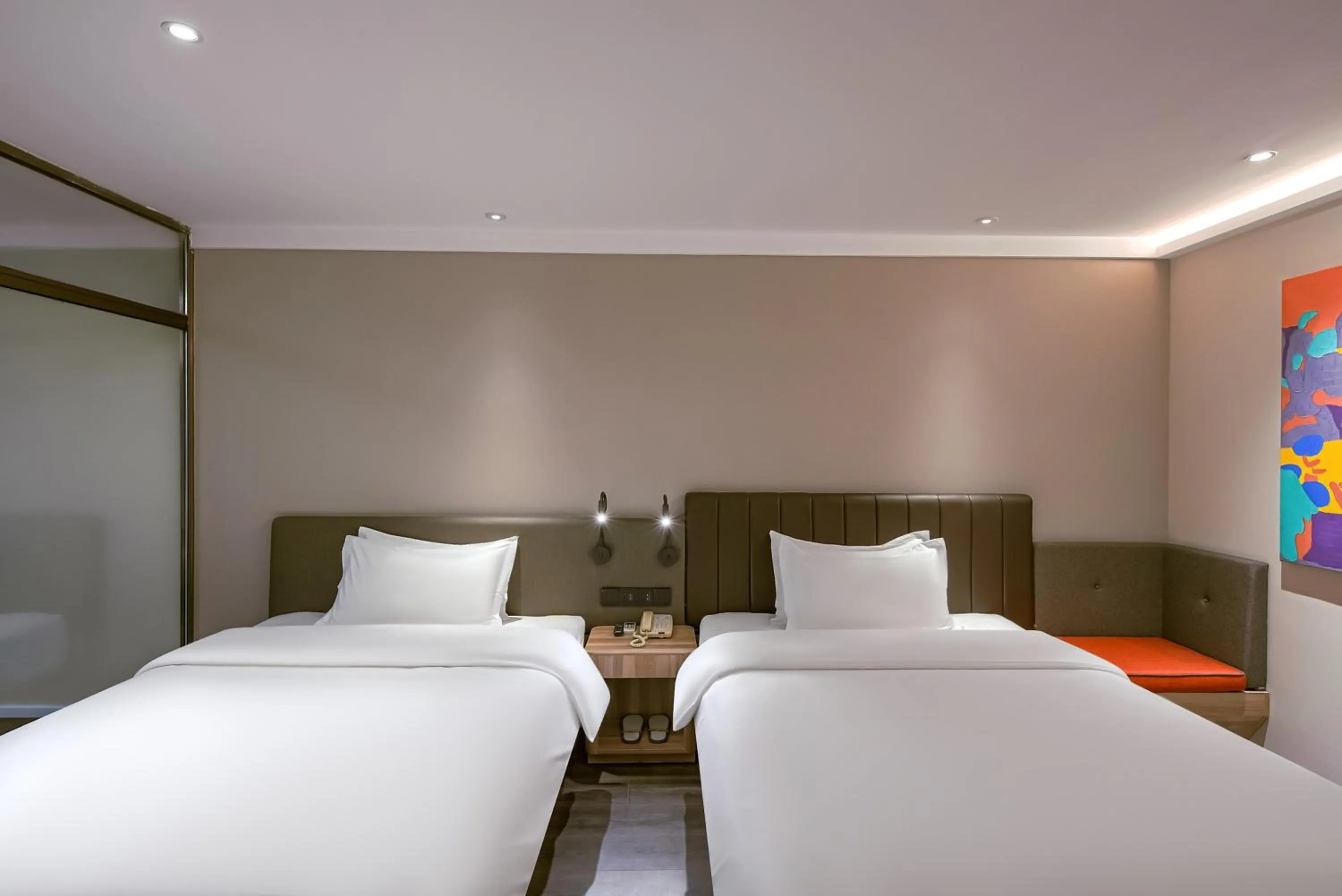 Photo of the whole room, Bed in Hanting Hotel Nanjing Xianhemen Zidong Commercial Street