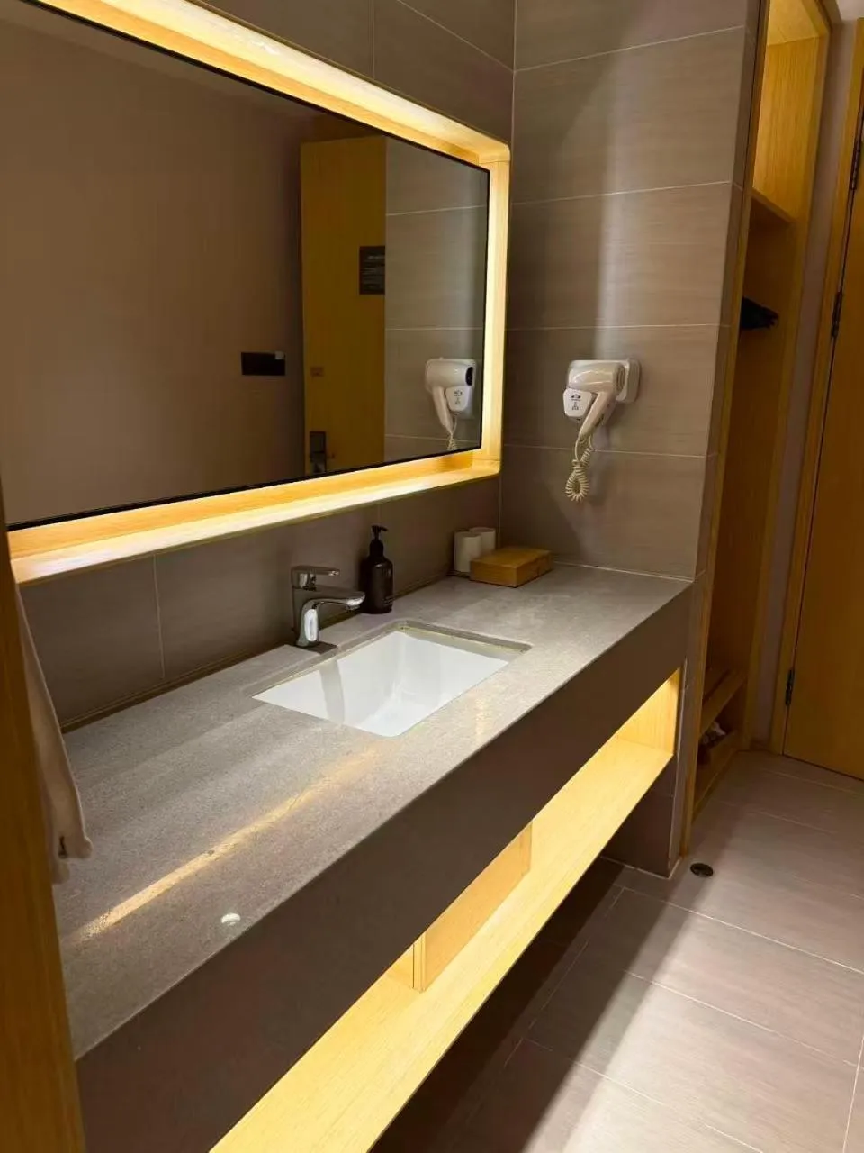 Bathroom, Bed in JI Hotel Nanjing Jiangning Dongqi Road