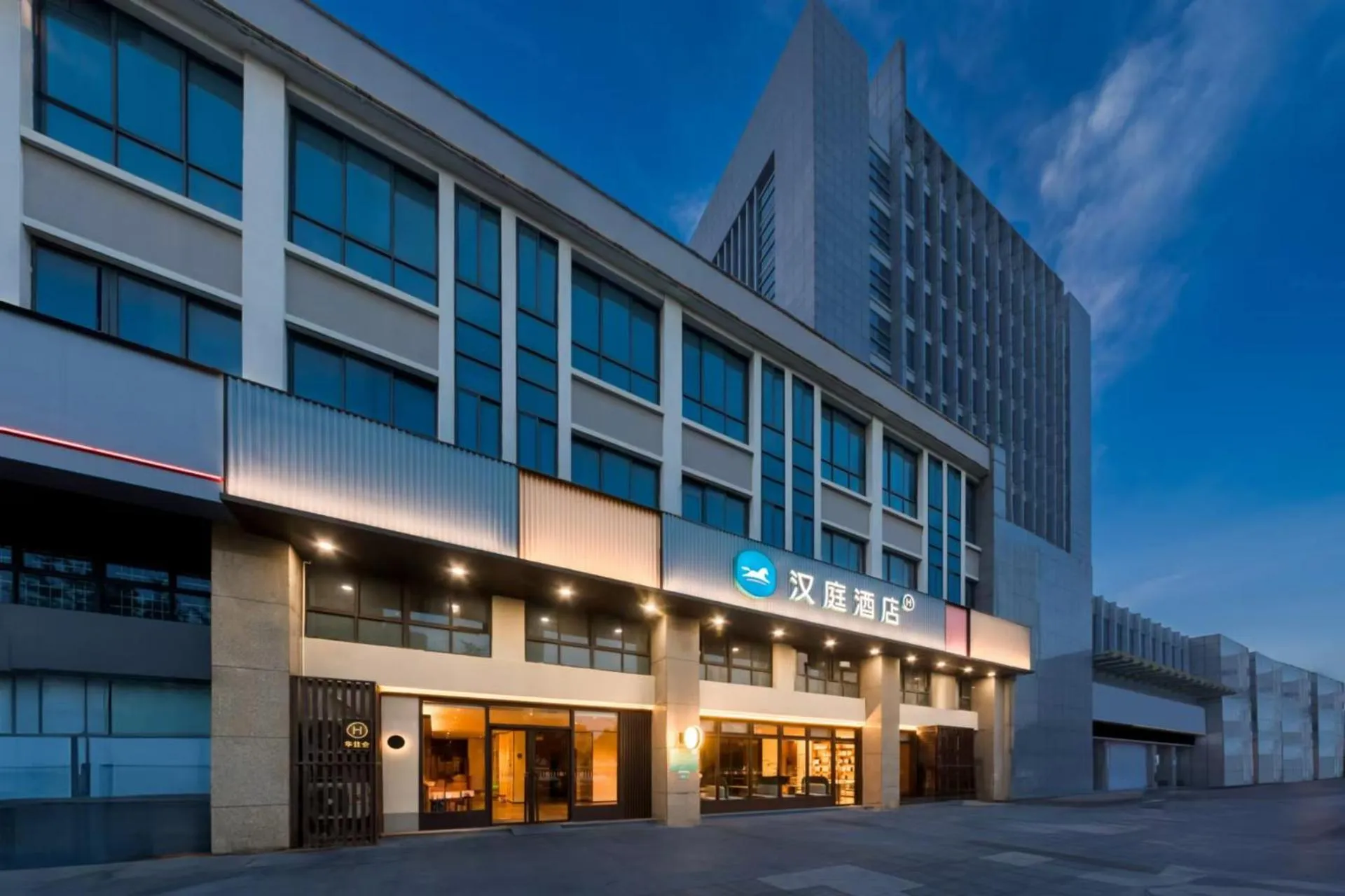 Property building in Hanting Hotel Nanjing Jiangpu Longhua Road Subway Station