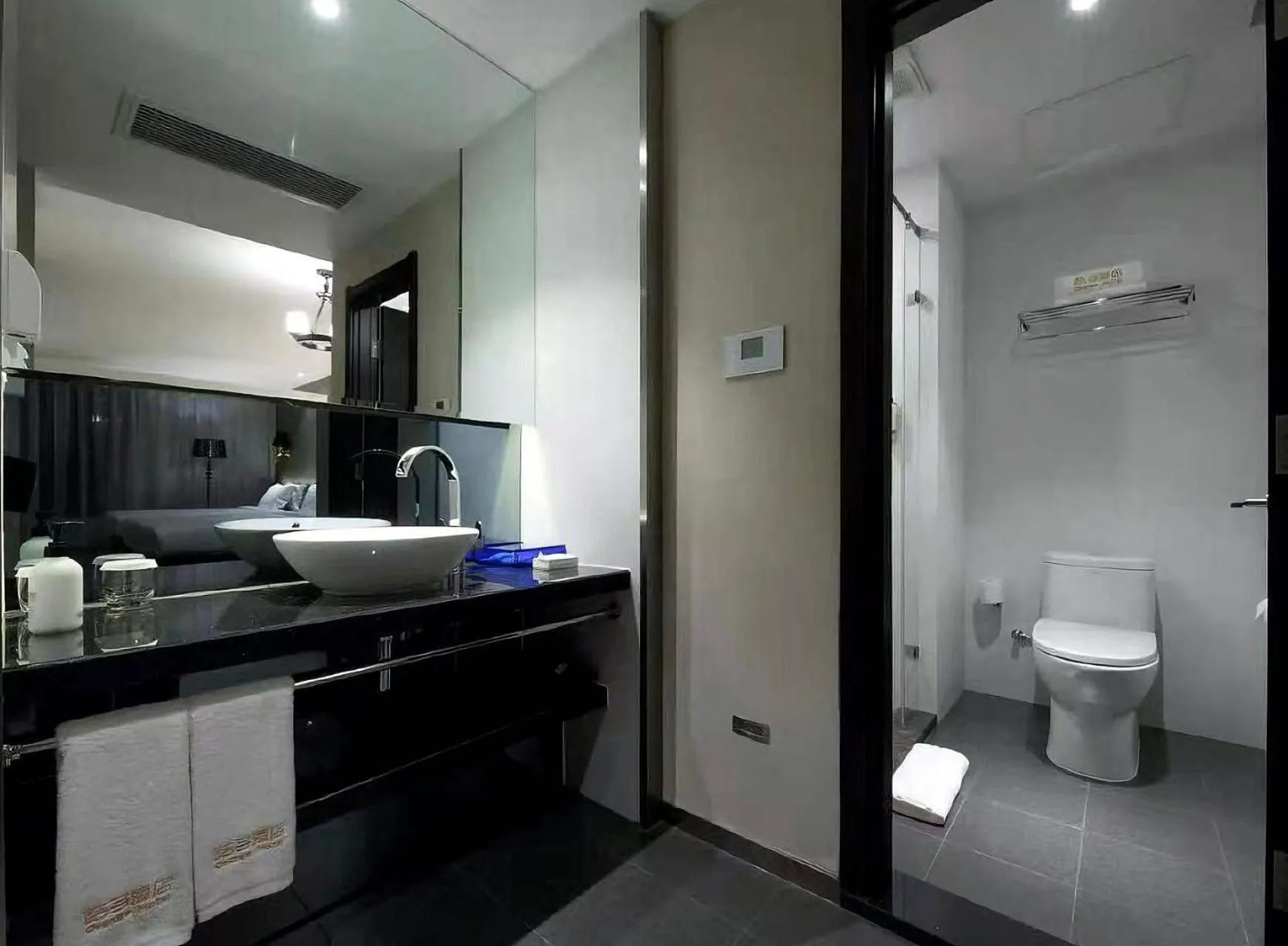 Shower in Orange Hotel Hangzhou Binjiang University Town