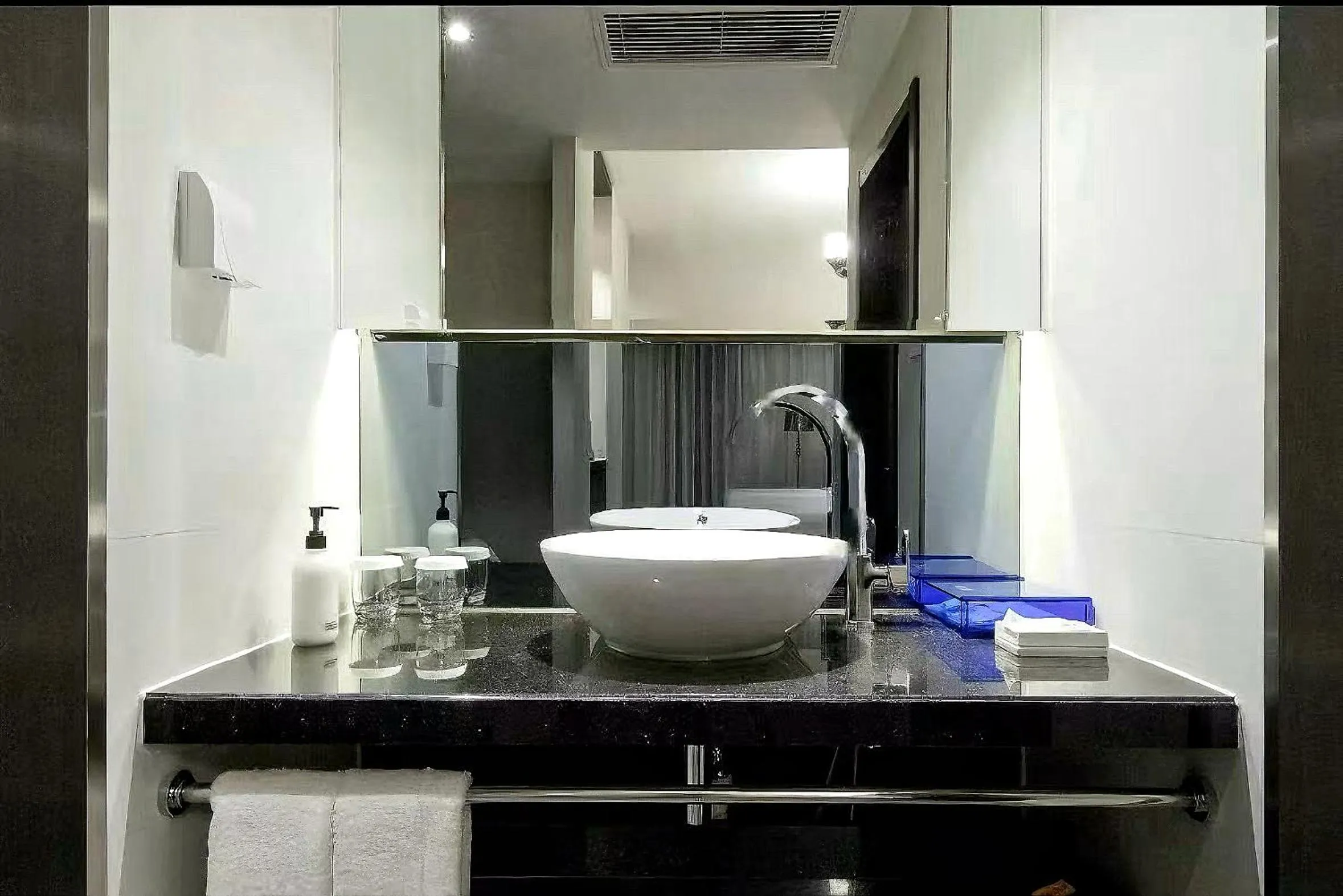 Toilet in Orange Hotel Hangzhou Binjiang University Town