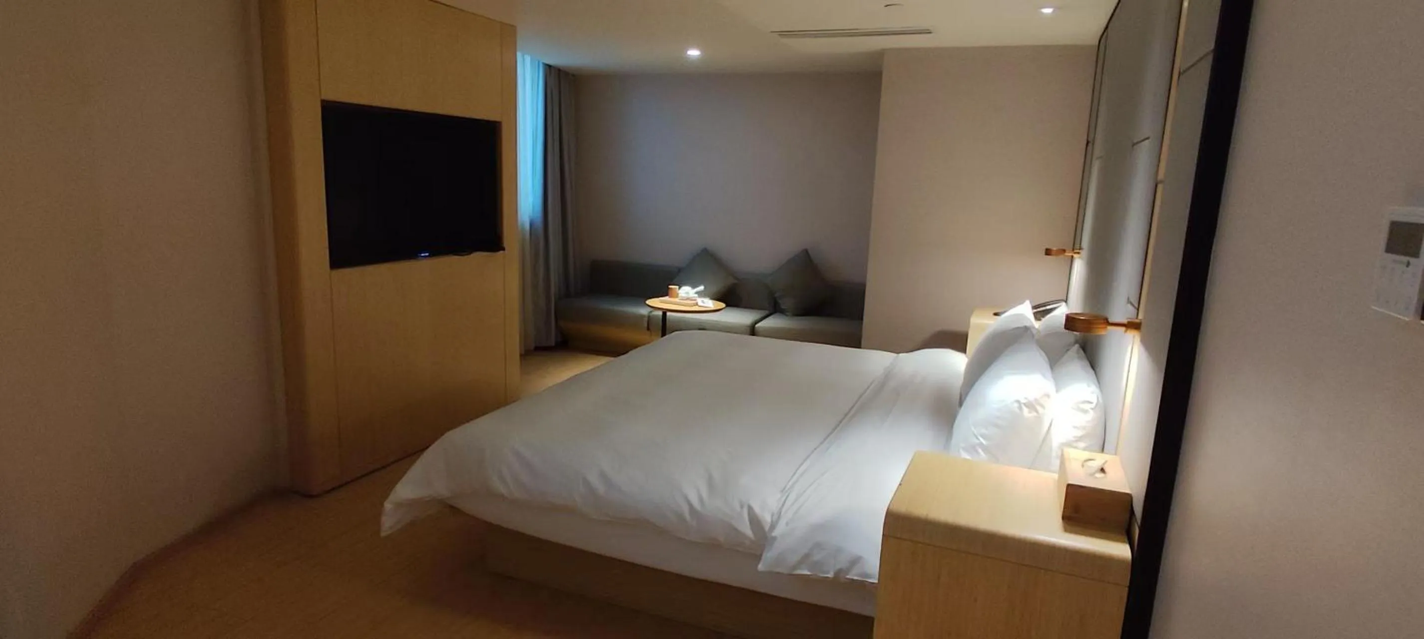 Bed in JI Hotel Hangzhou Xianghu Wanda Middle Road