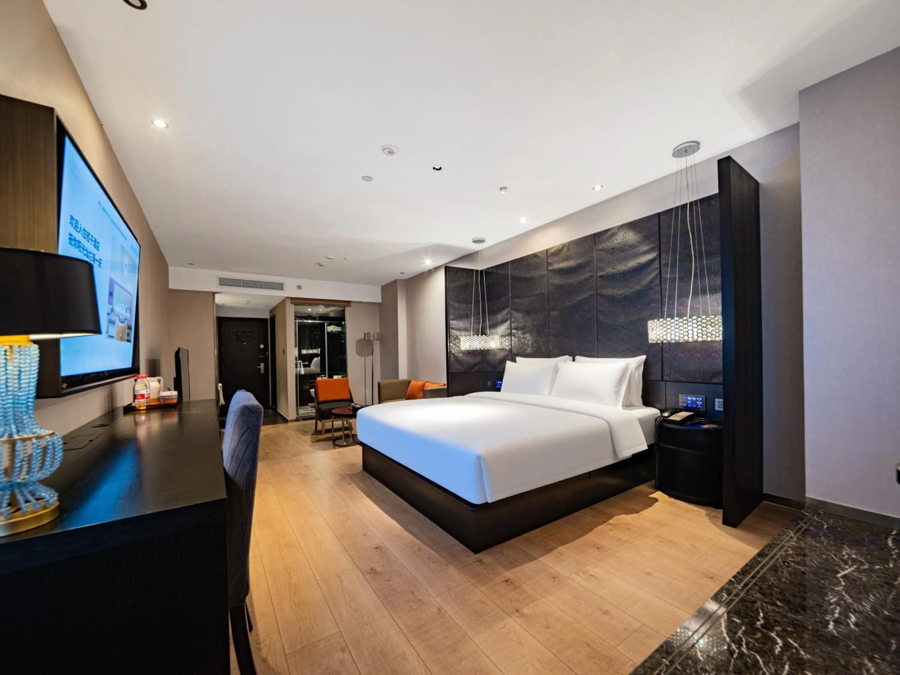 Communal lounge/ TV room, Bed in Orange Hotel Chengdu High-Tech Global Center