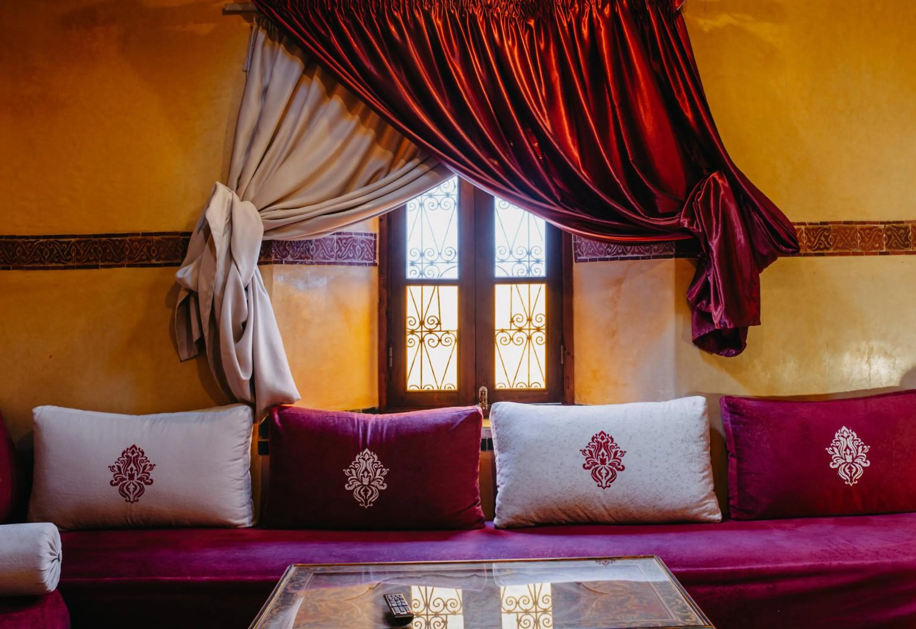 Living room, Bed in Riad Toyour- Riad of birds