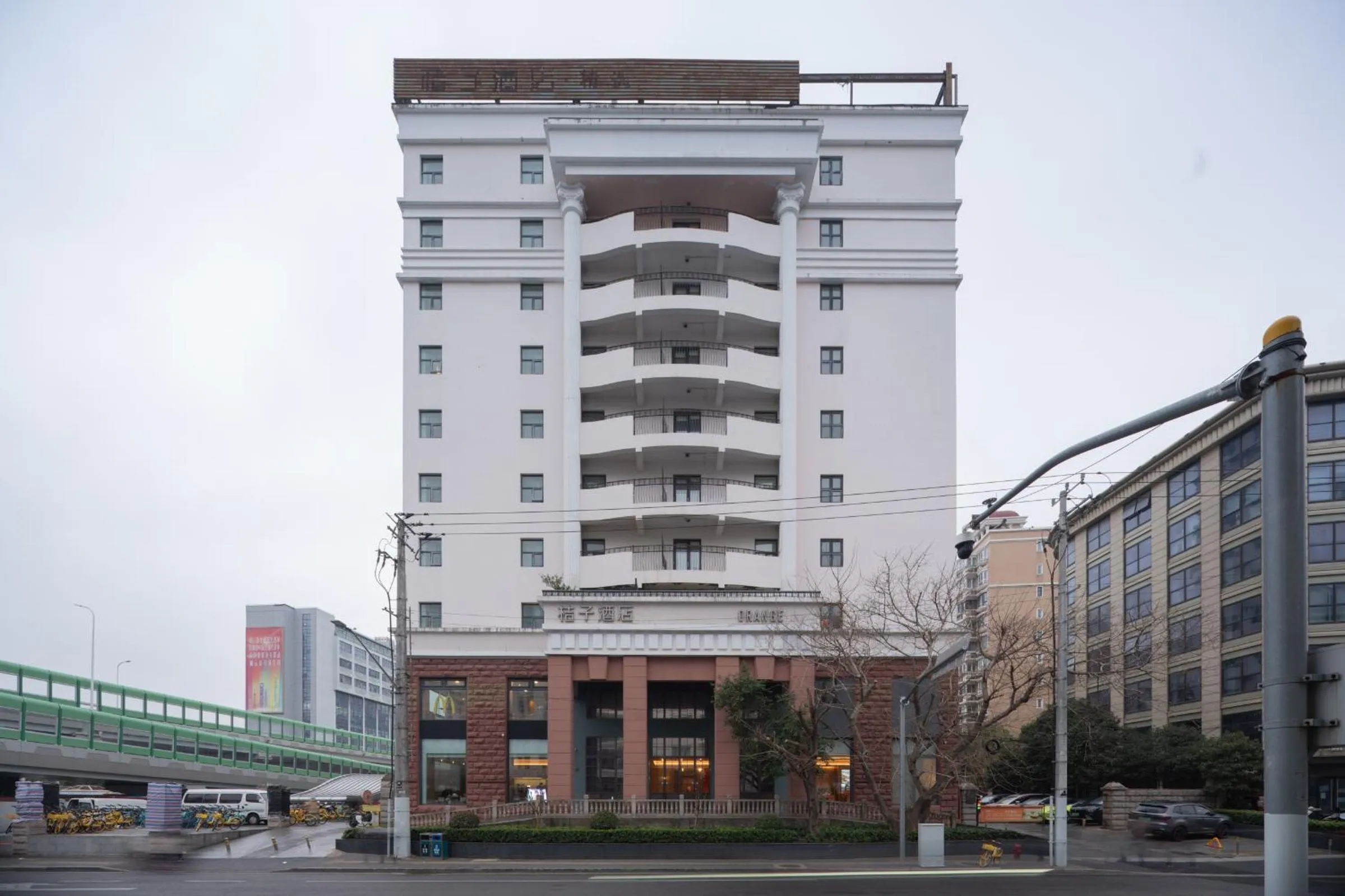 Property building in Orange Hotel Shanghai North Xizang Road Subway Station