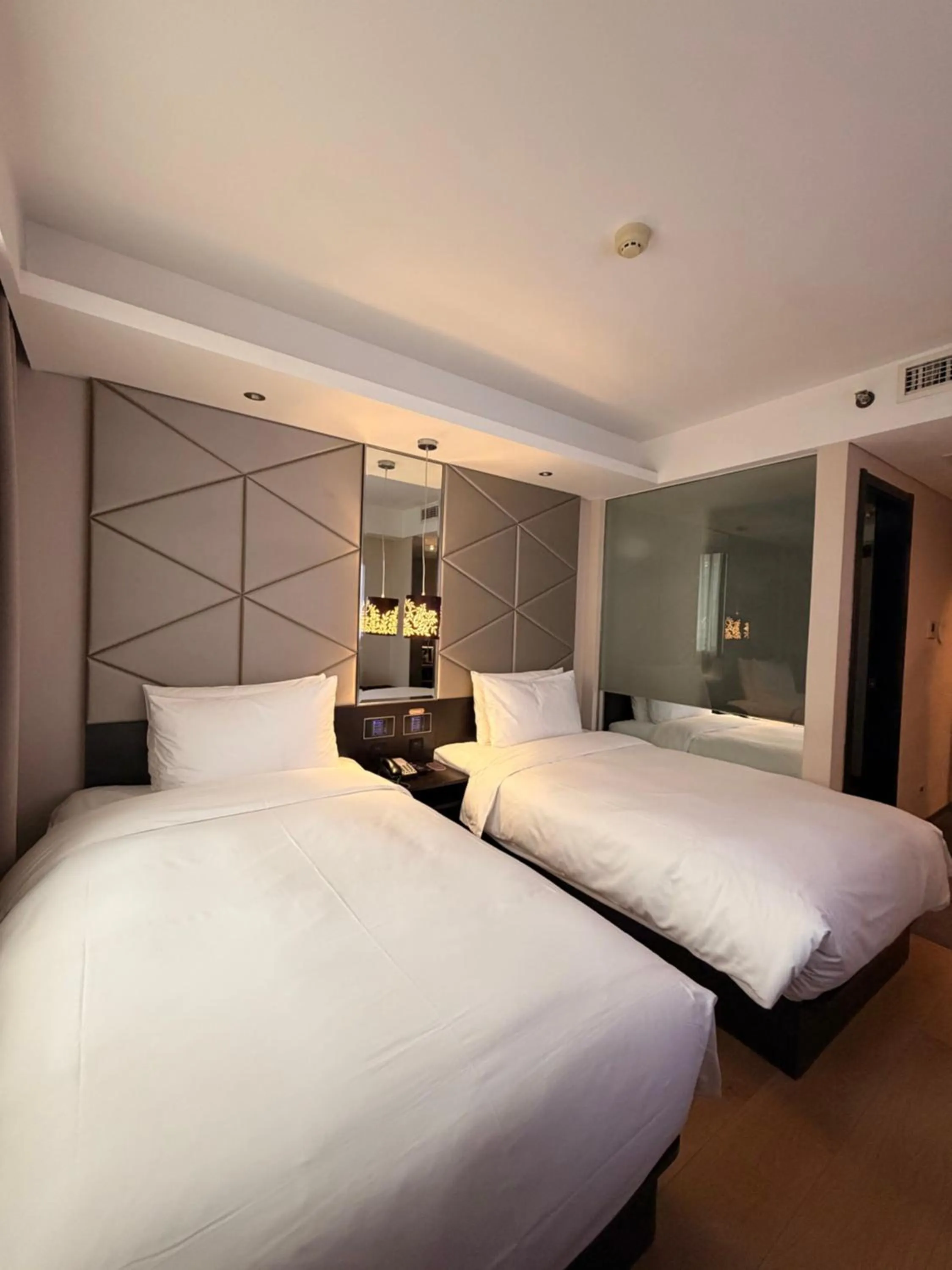 Bedroom, Bed in Orange Hotel Shanghai North Xizang Road Subway Station