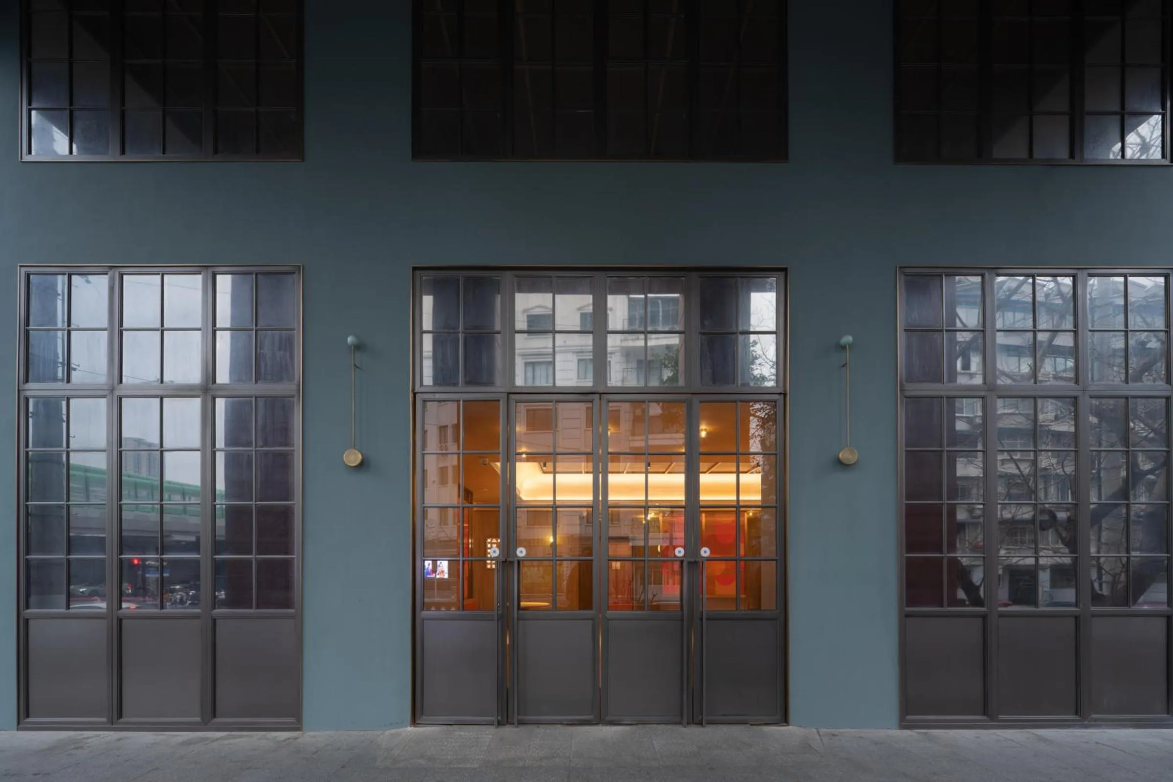 Property building in Orange Hotel Shanghai North Xizang Road Subway Station